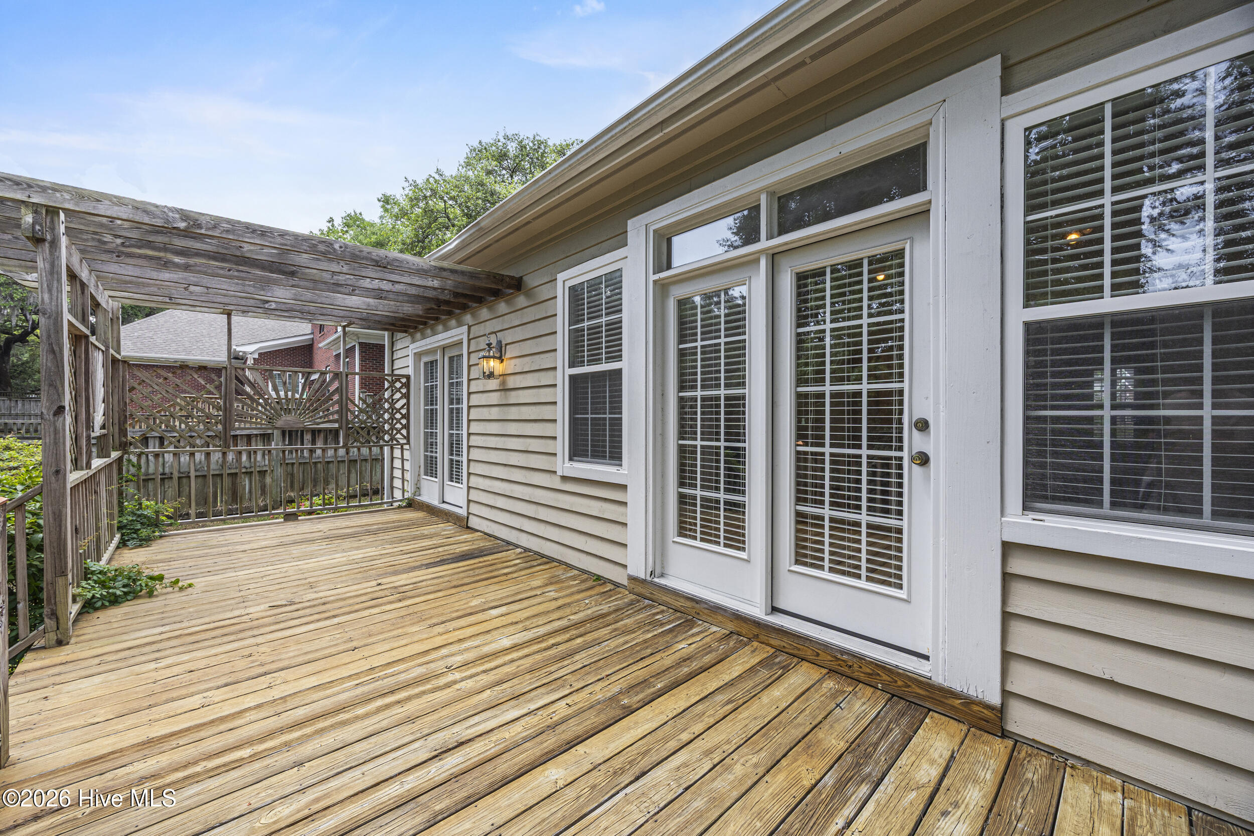 100569840 | Photo 50