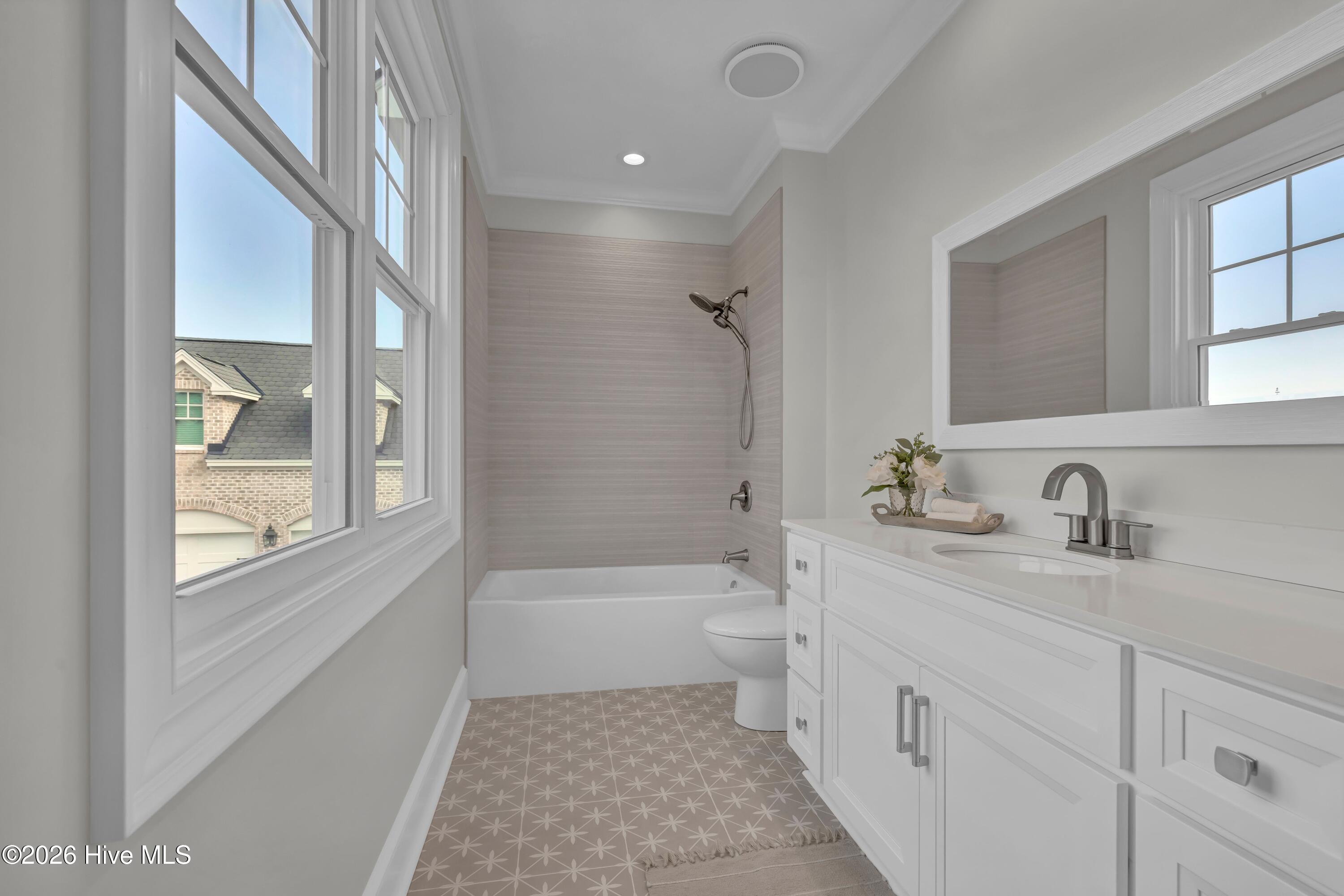 100552340 | Photo 40