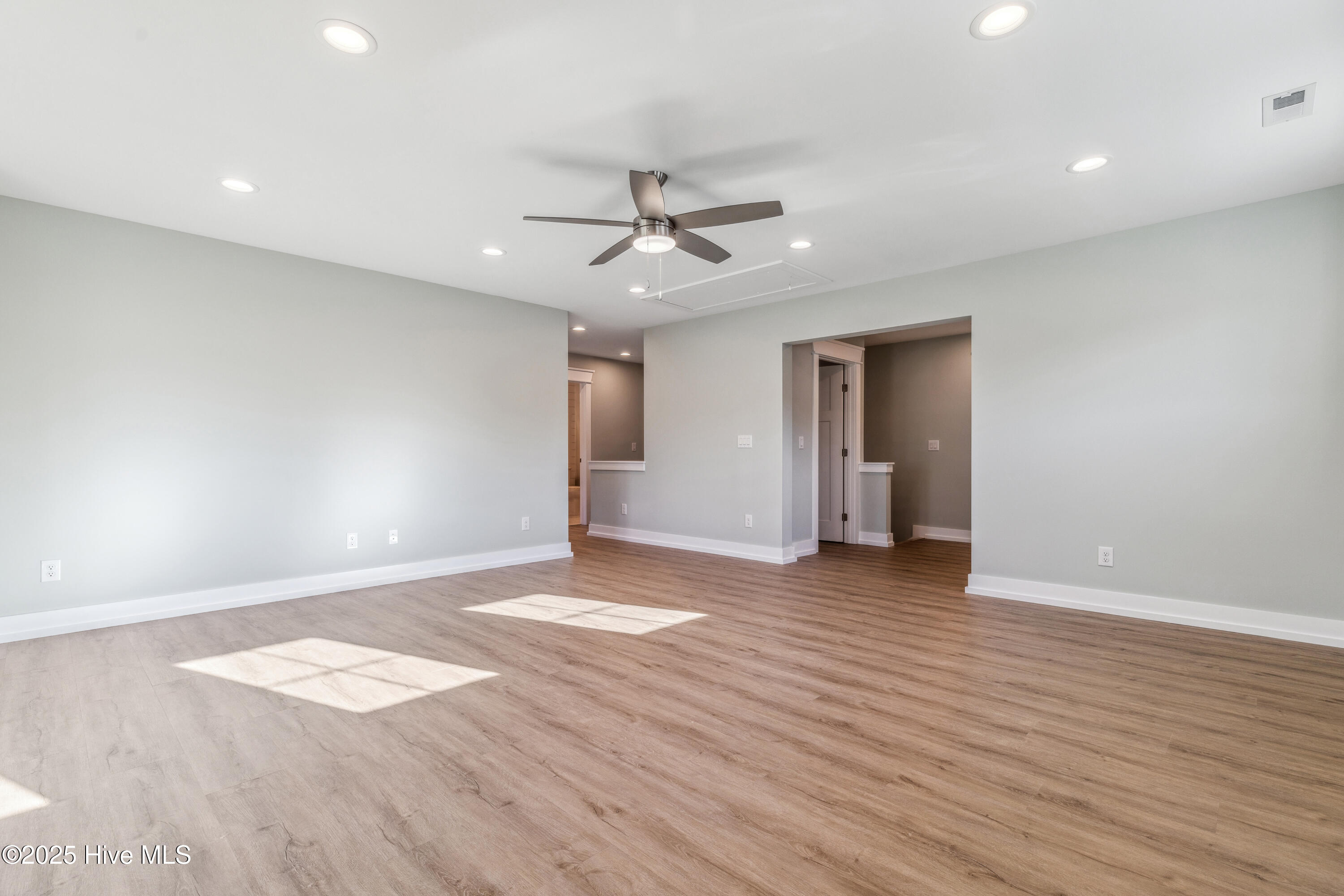 100546665 | Photo 47