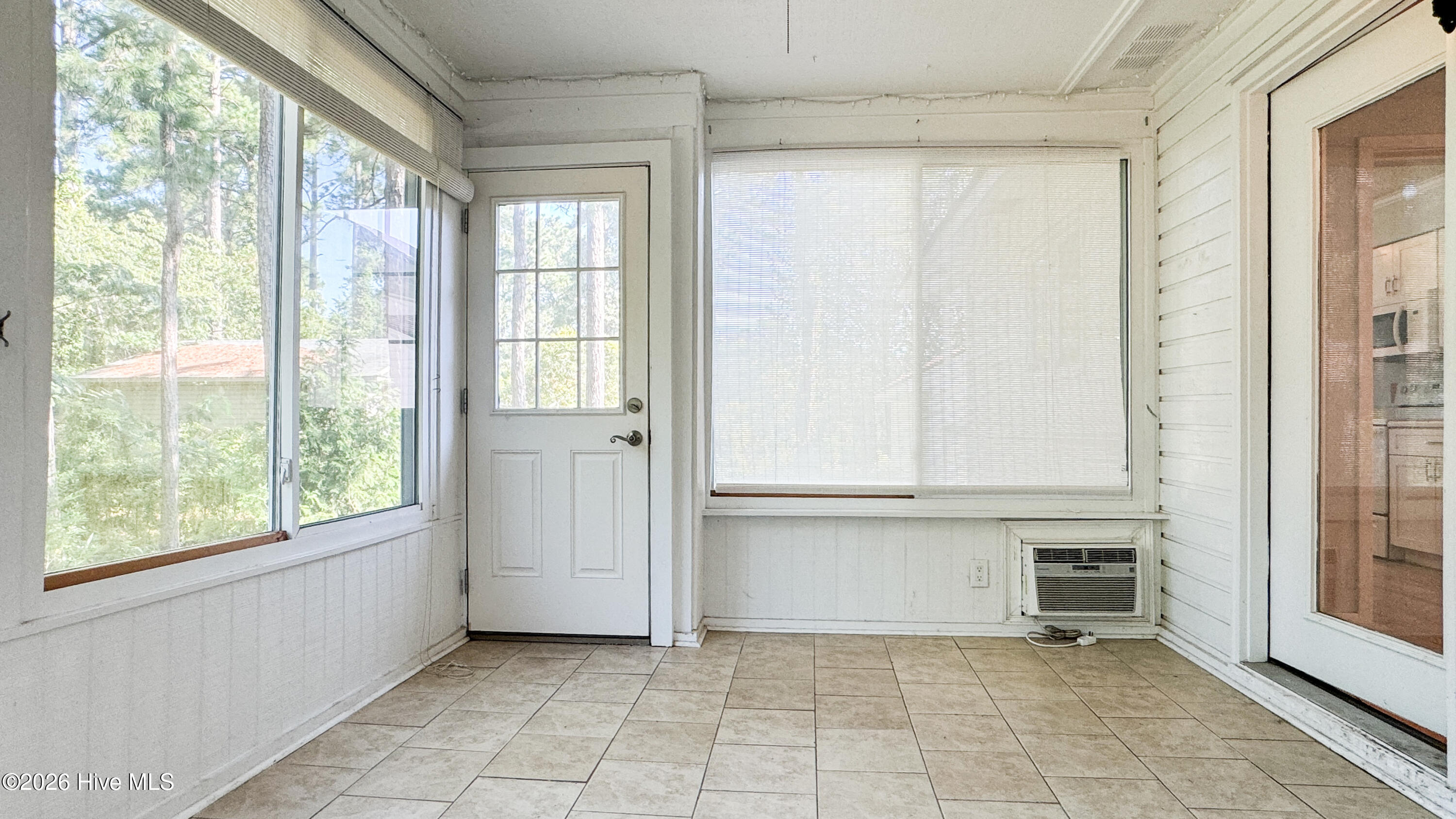 100565099 | Photo 31