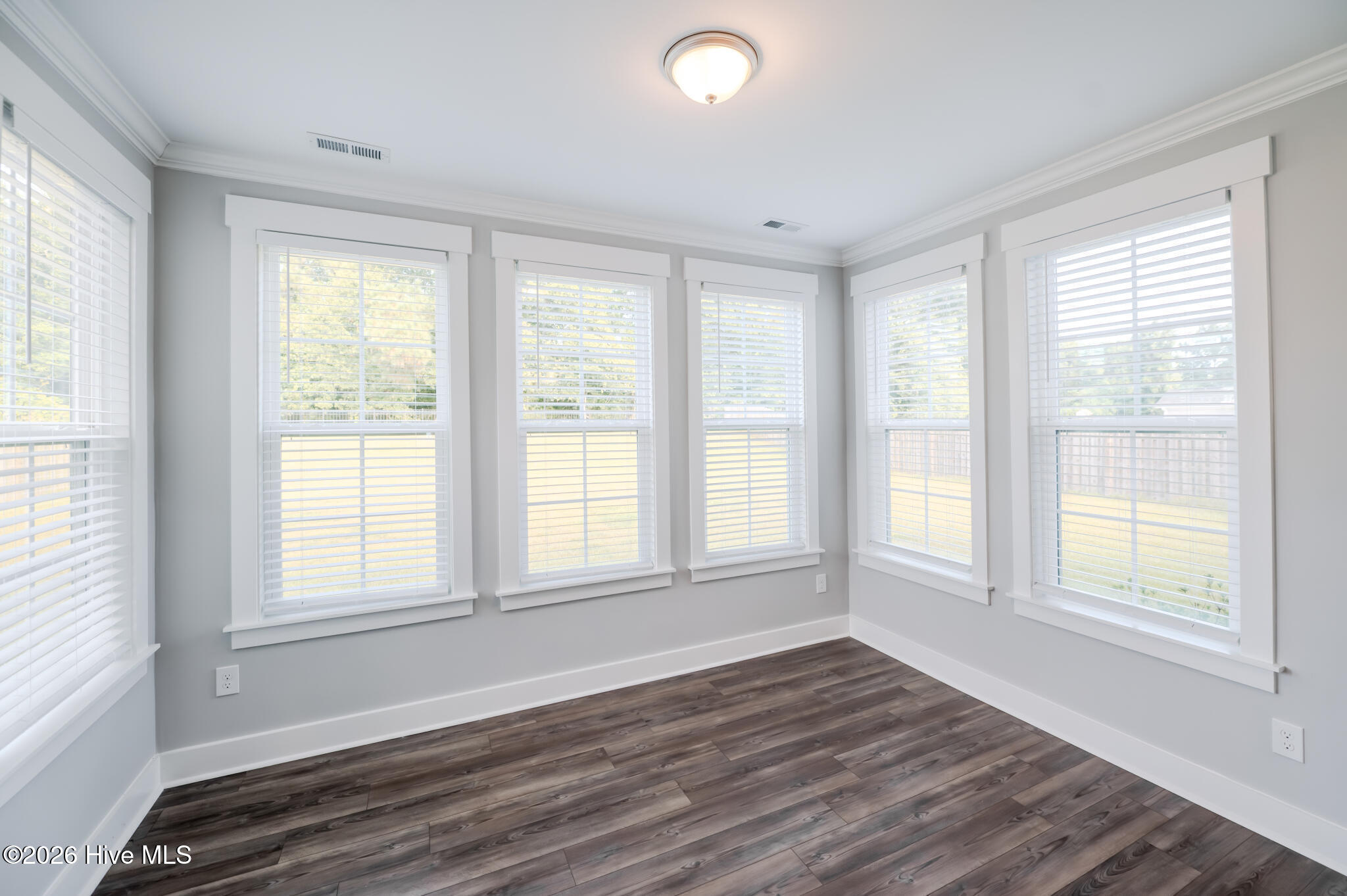 100567790 | Photo 33