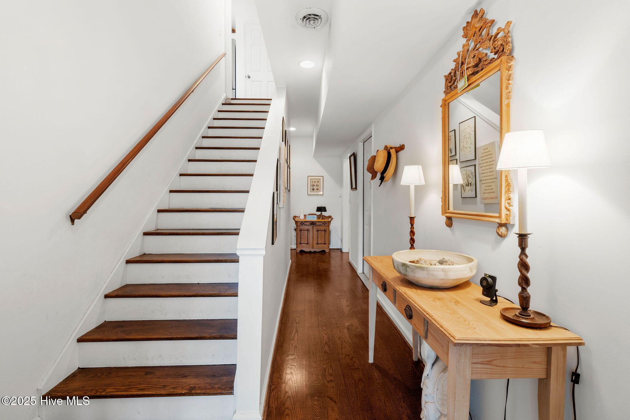 100510595 | Photo 23