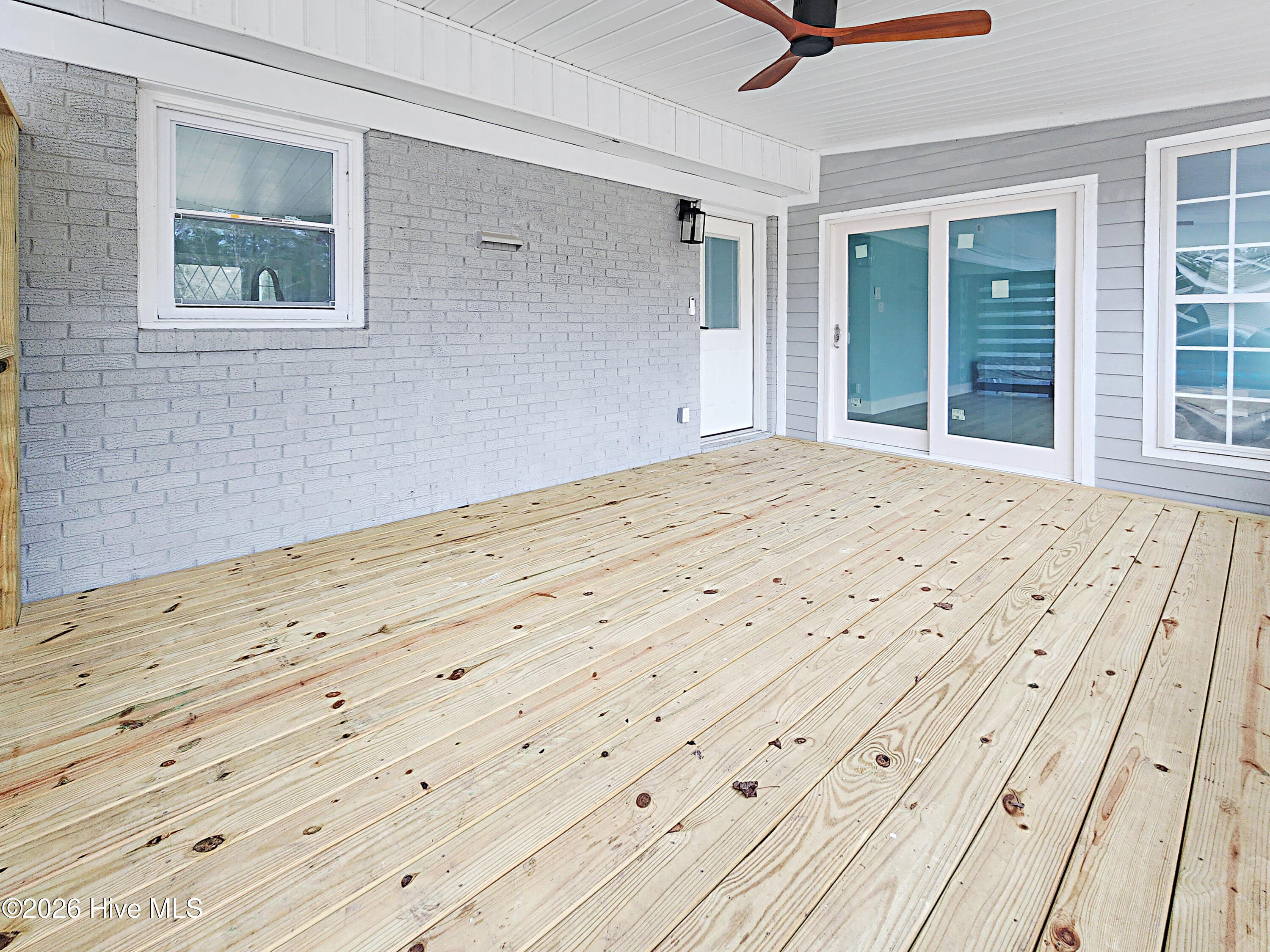 100552215 | Photo 35