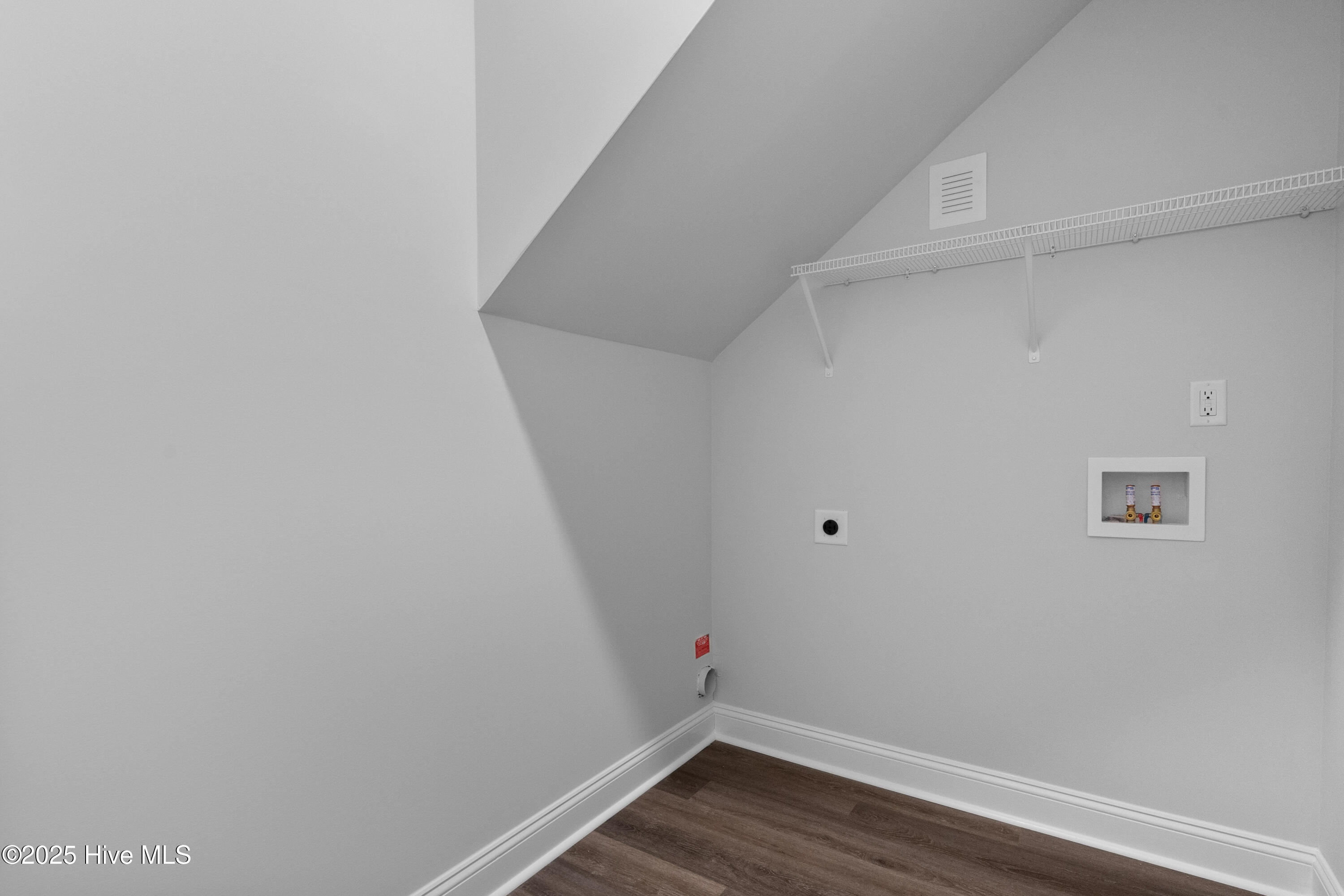 100510867 | Photo 16