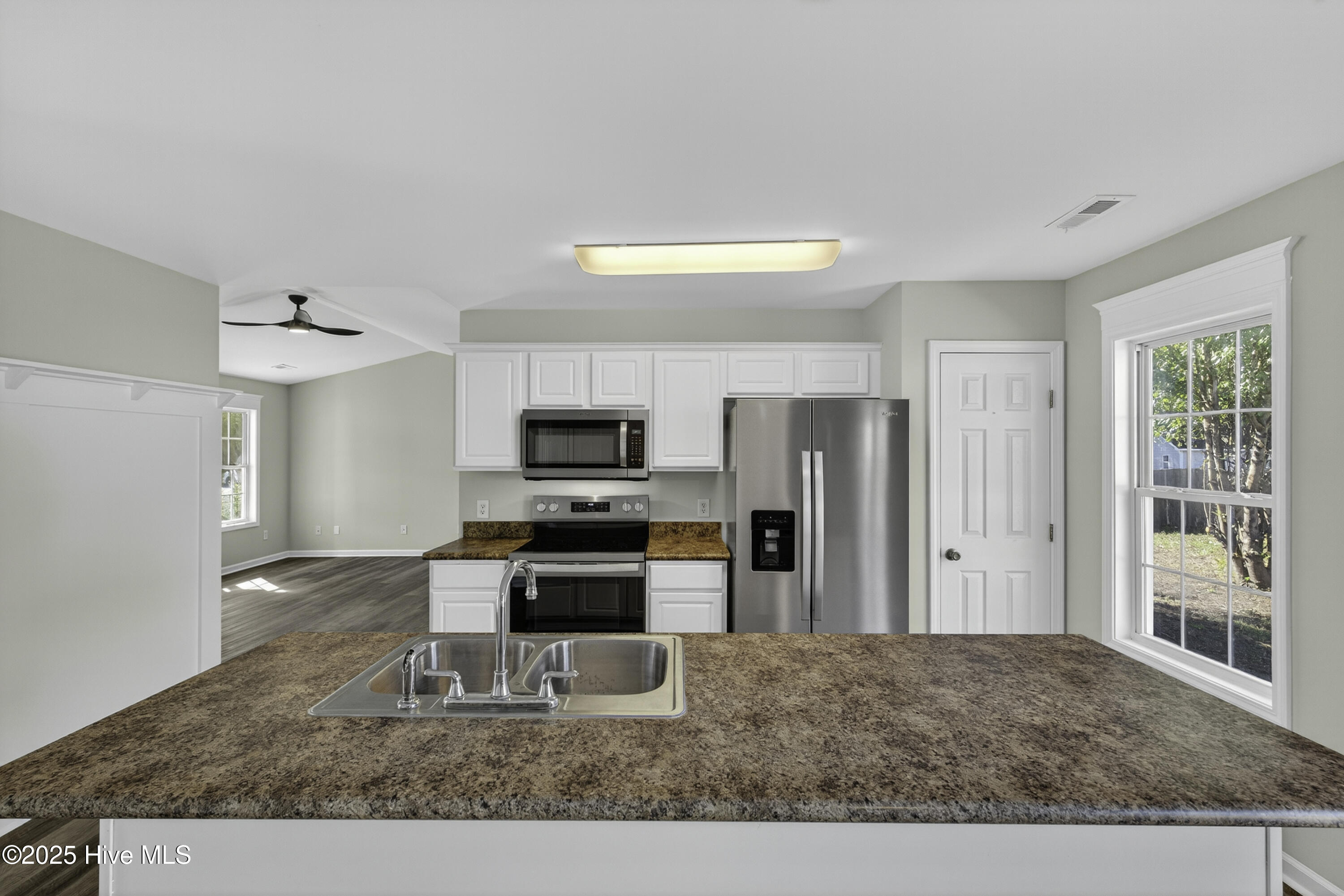 204 Larchmont Court, Burgaw, NC 28425 – photo 20: 204LarchmontFinal-26