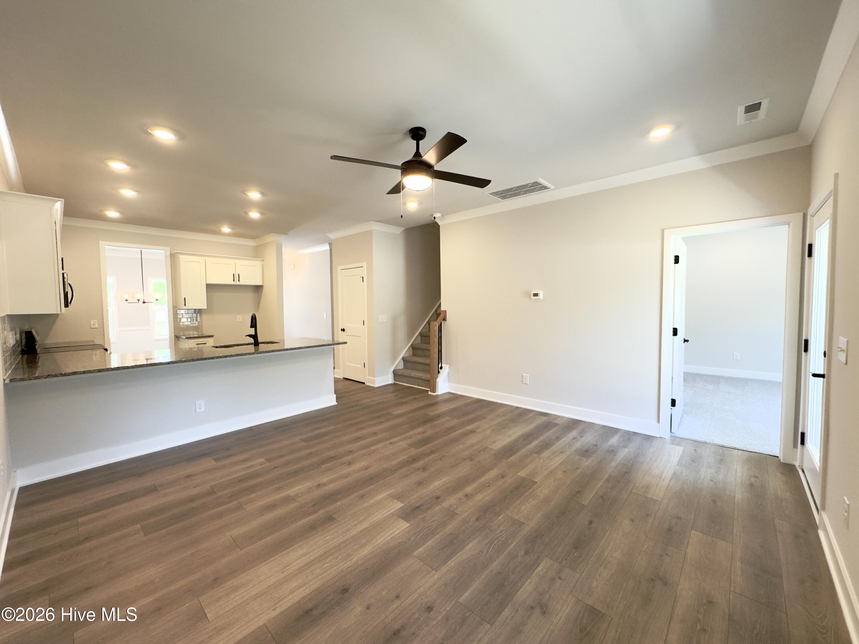 100547297 | Photo 10