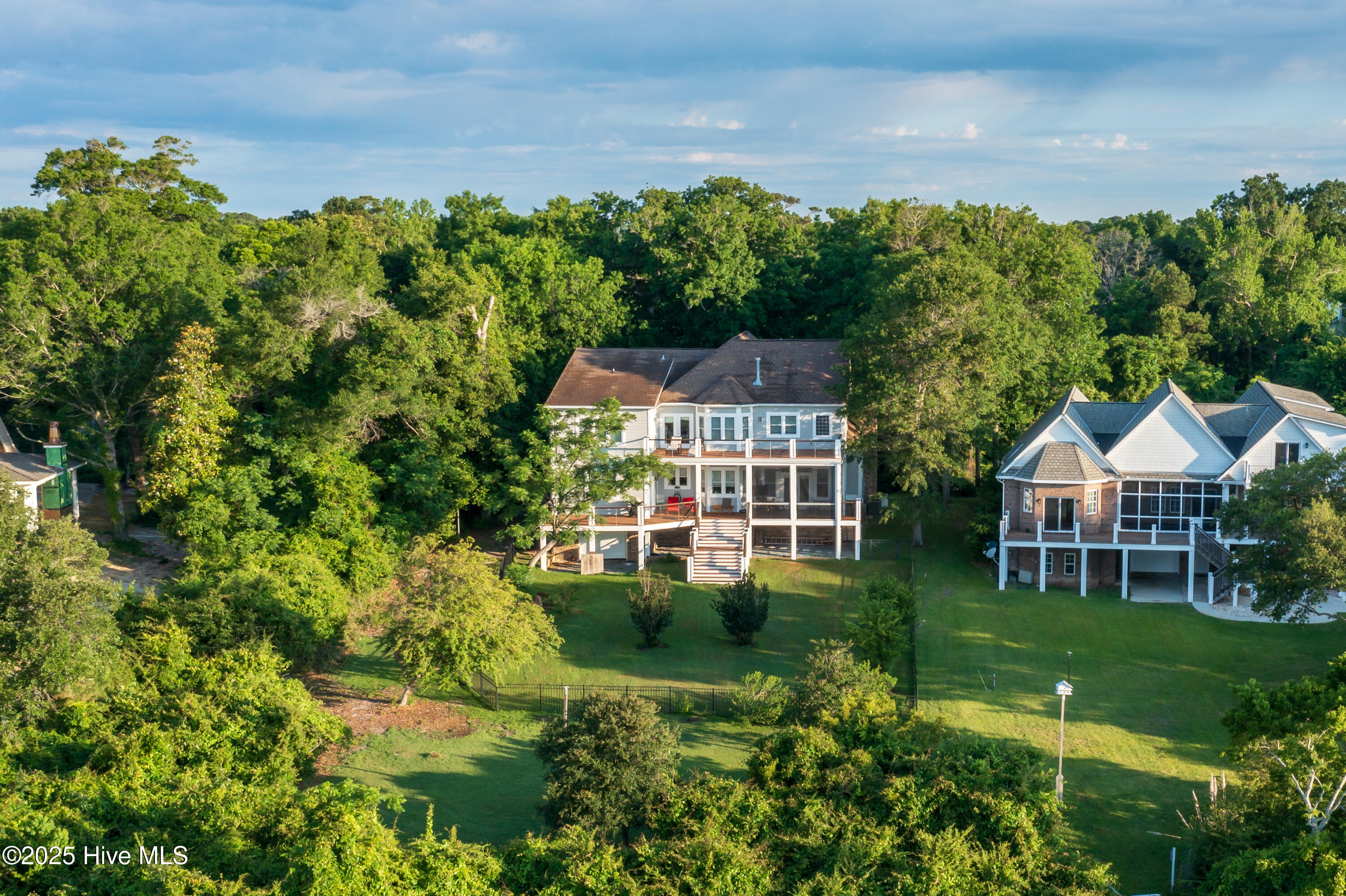 100510082 | Photo 54