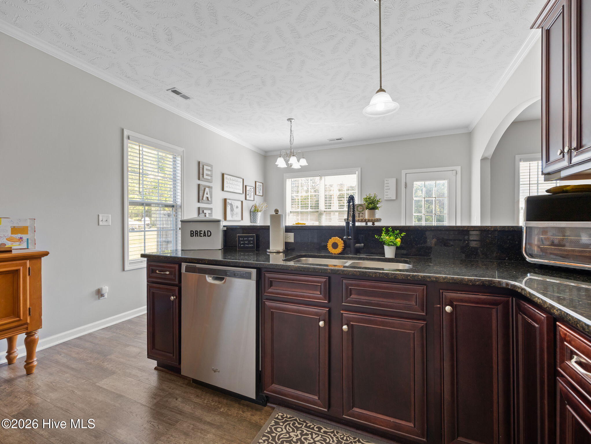 100566701 | Photo 20