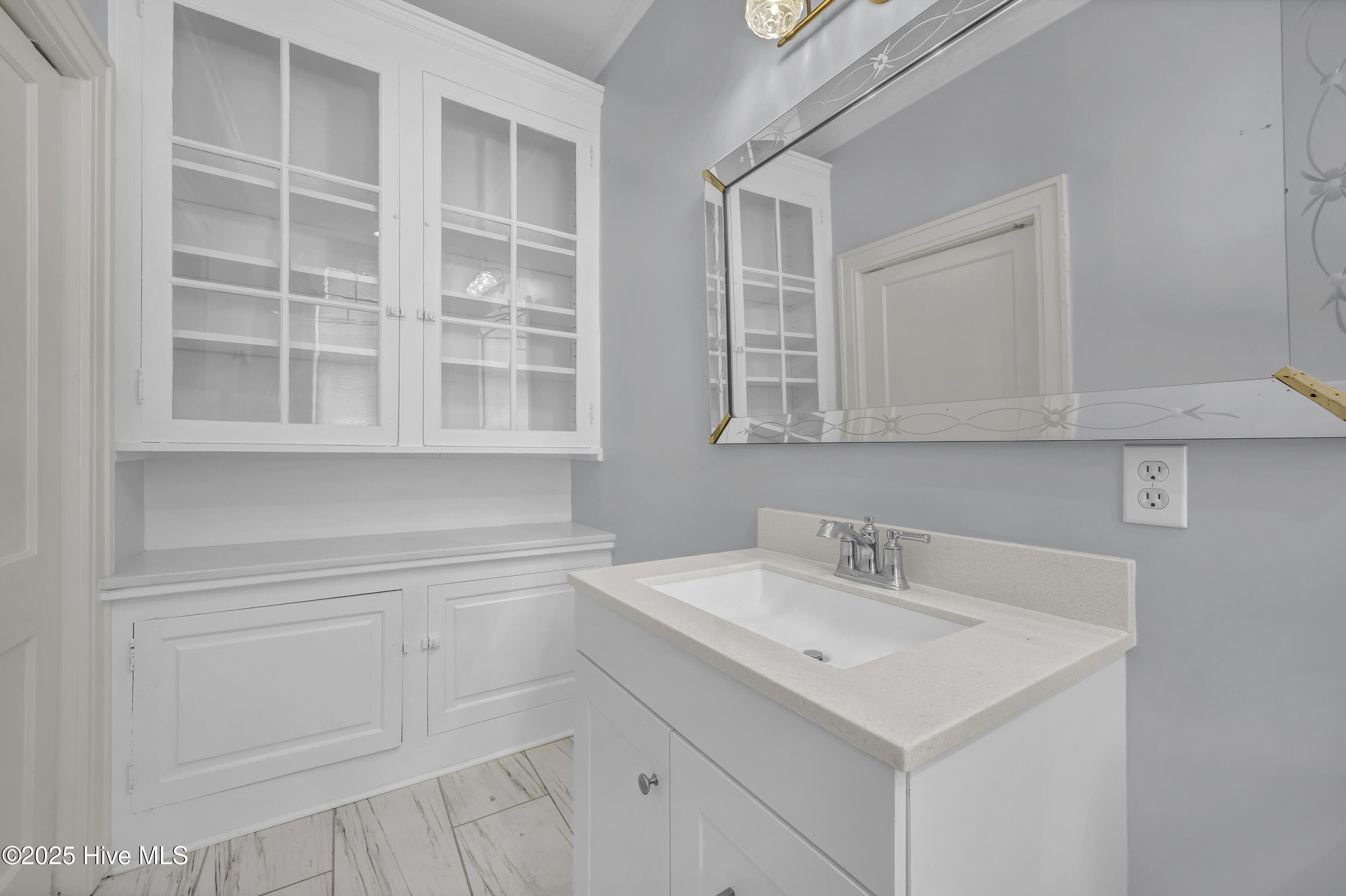 100525838 | Photo 25