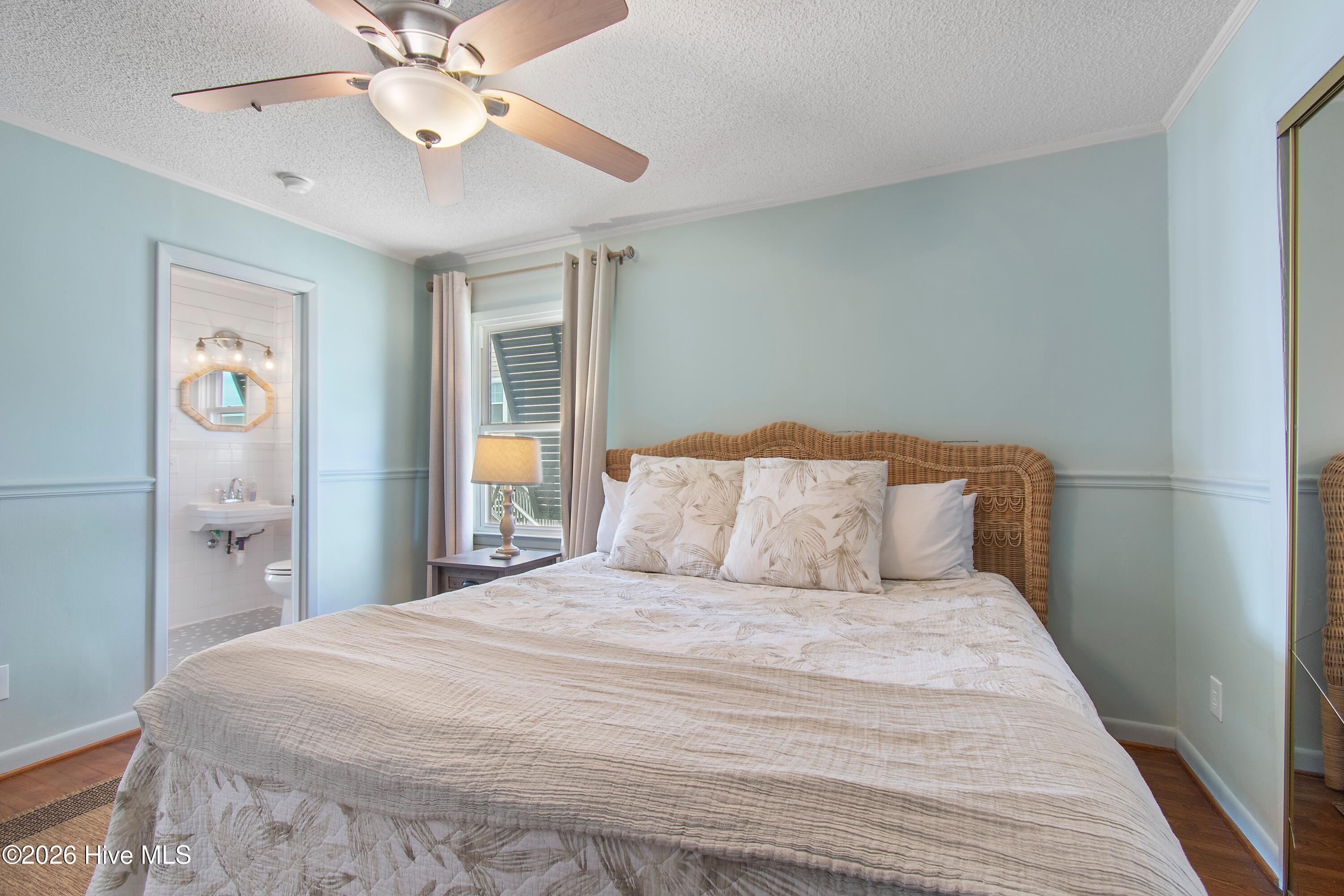 100561675 | Photo 28