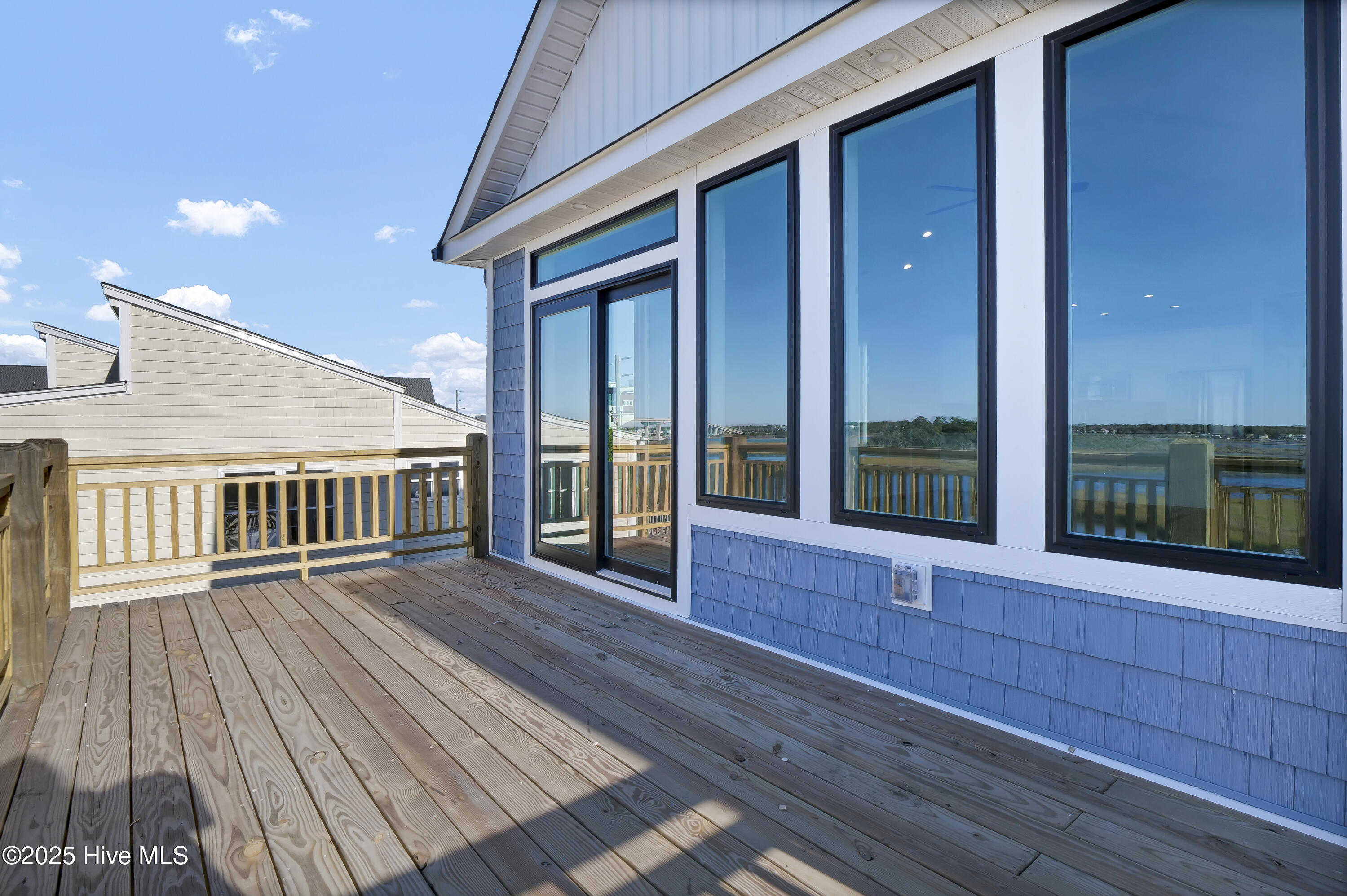 100542555 | Photo 49