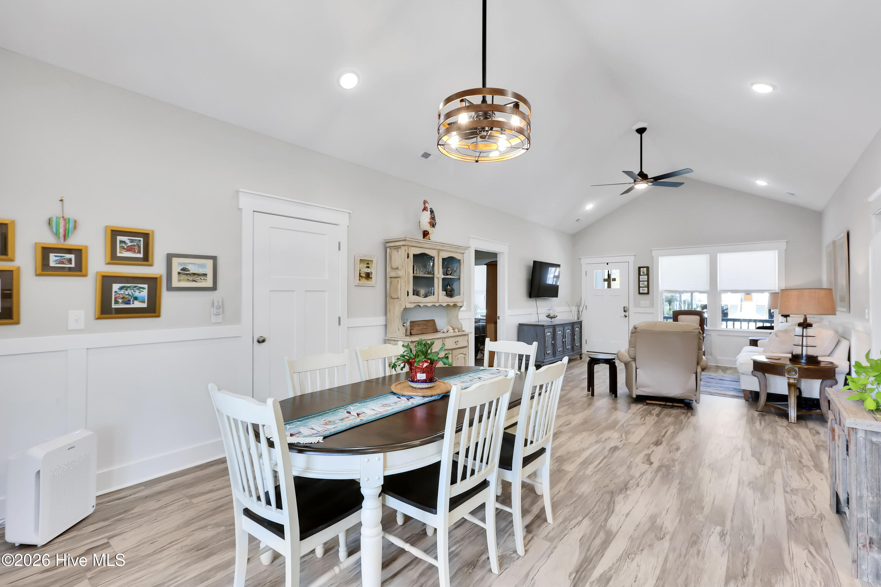 100564163 | Photo 11