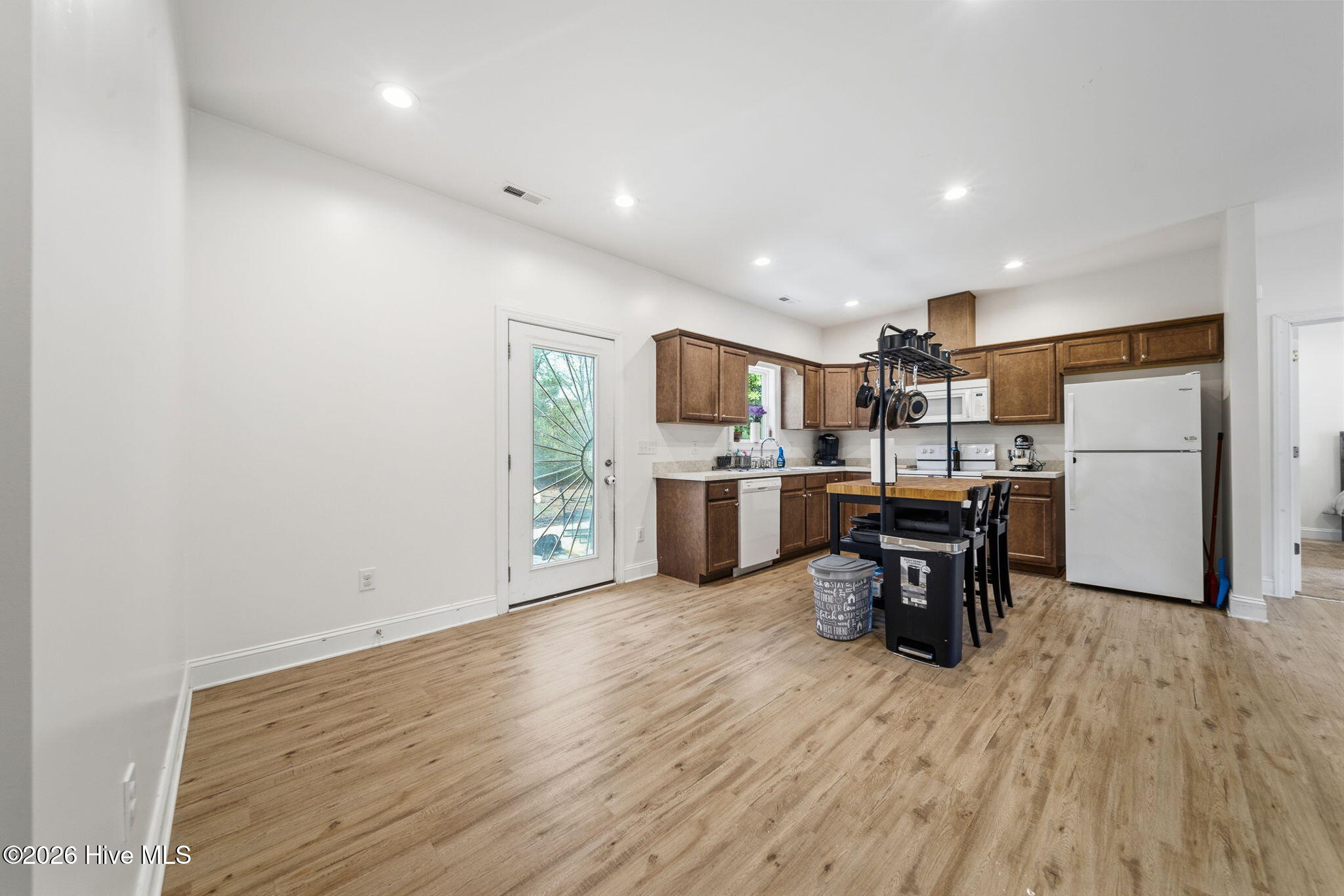 100565860 | Photo 11