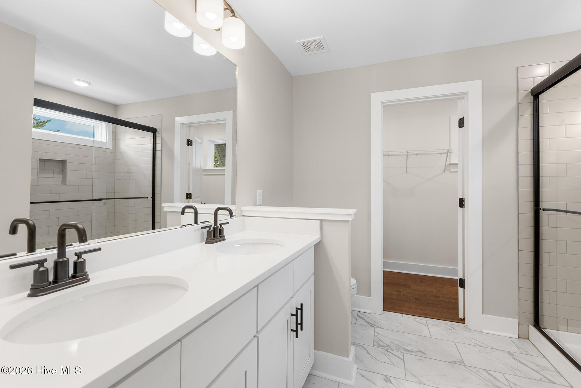 100544259 | Photo 17