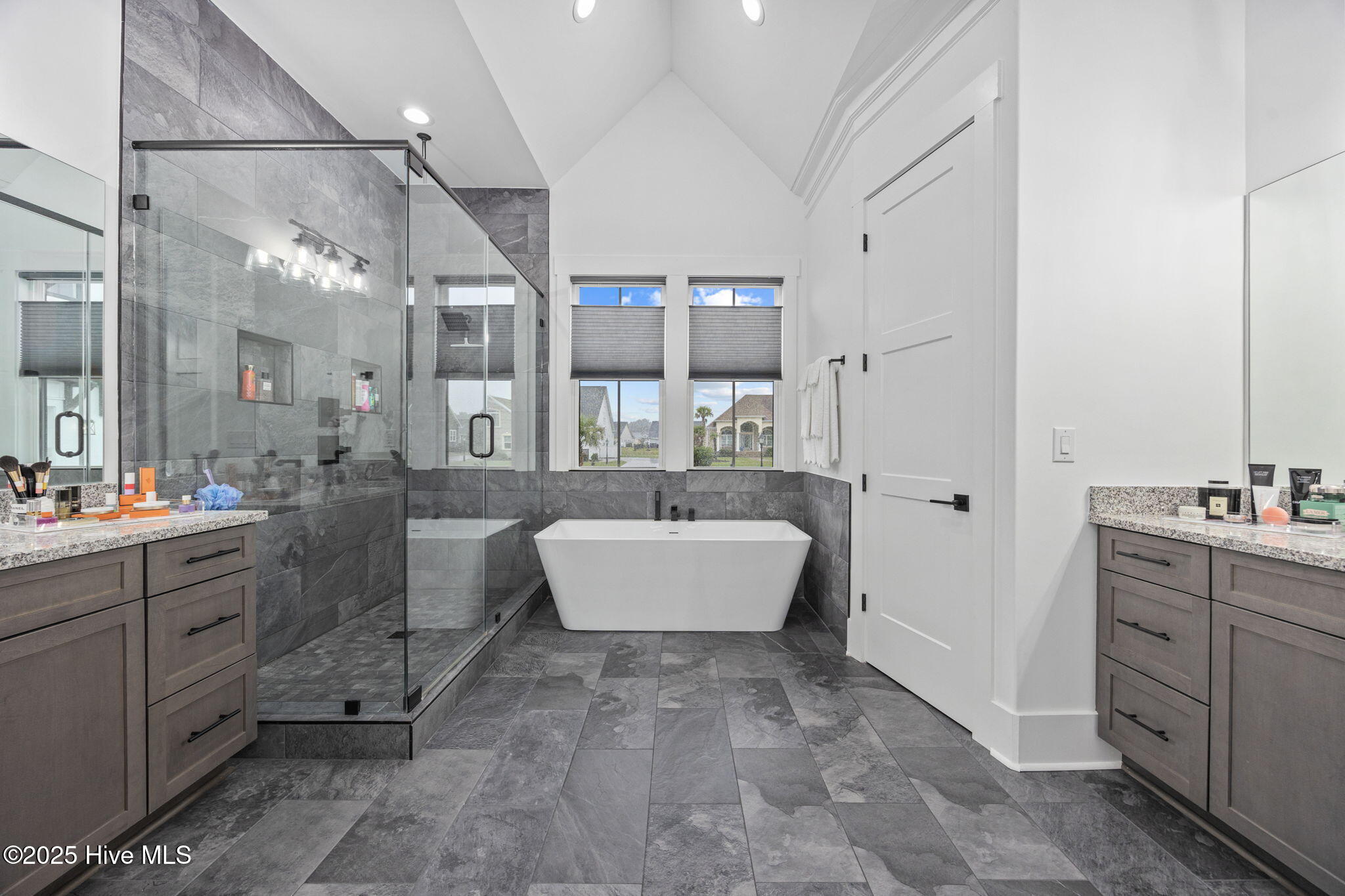 100523904 | Photo 22