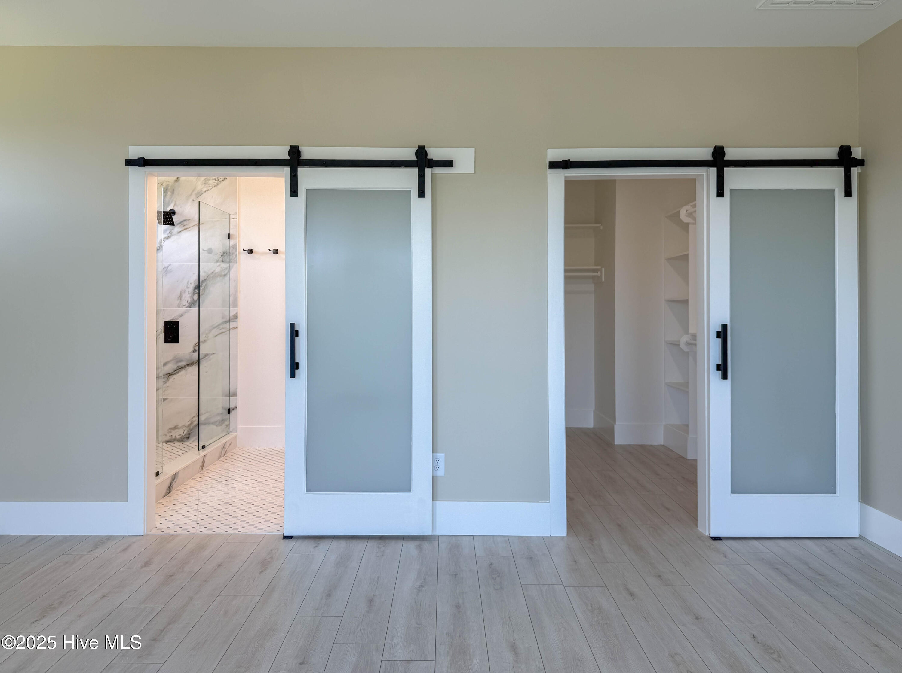 100539536 | Photo 35