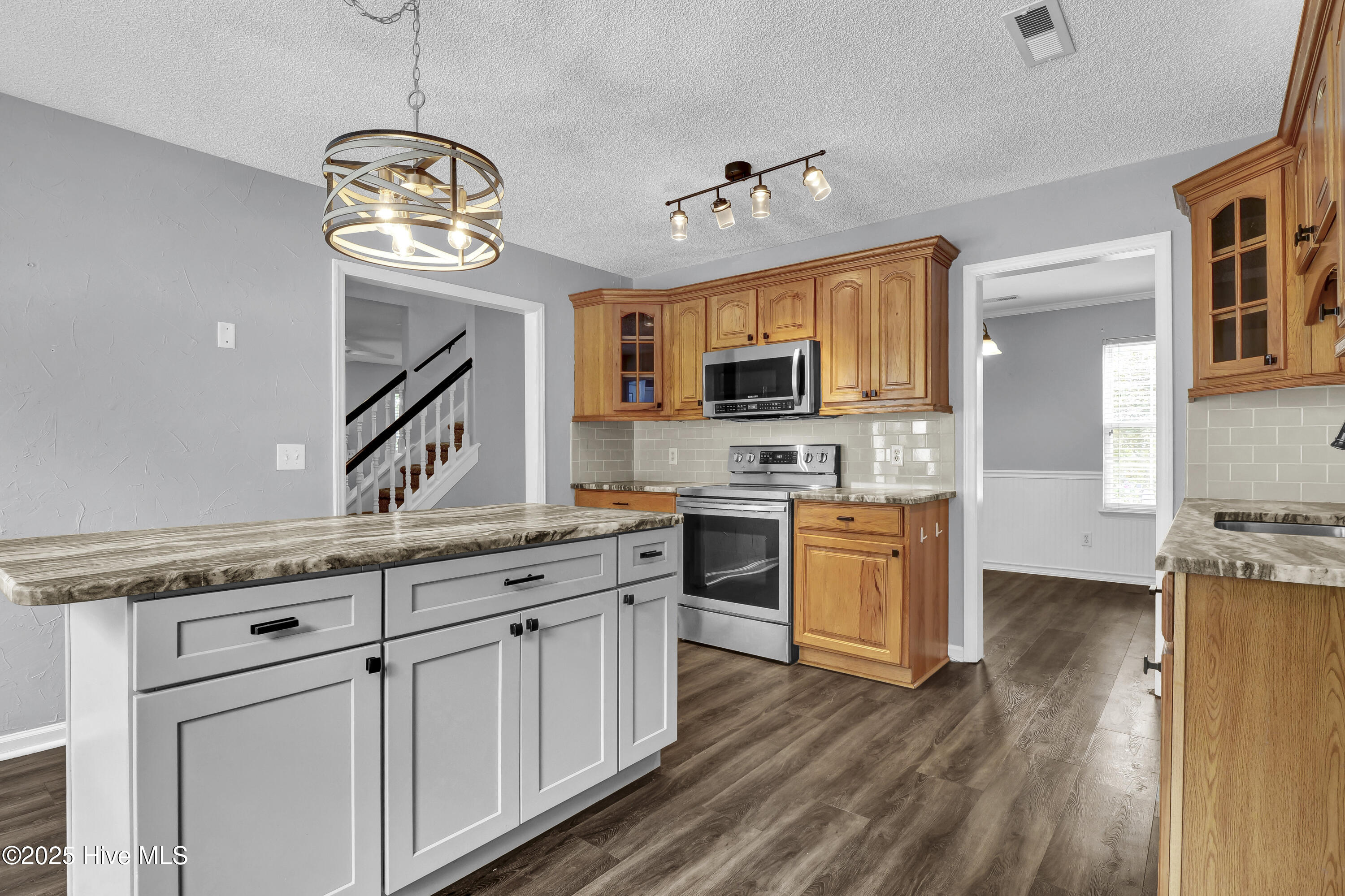 100544266 | Photo 24