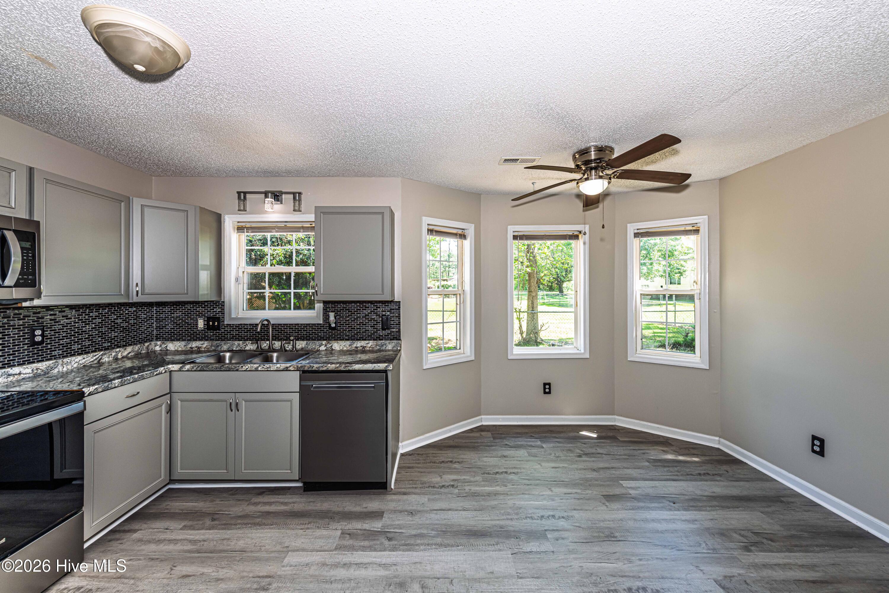 100568422 | Photo 13