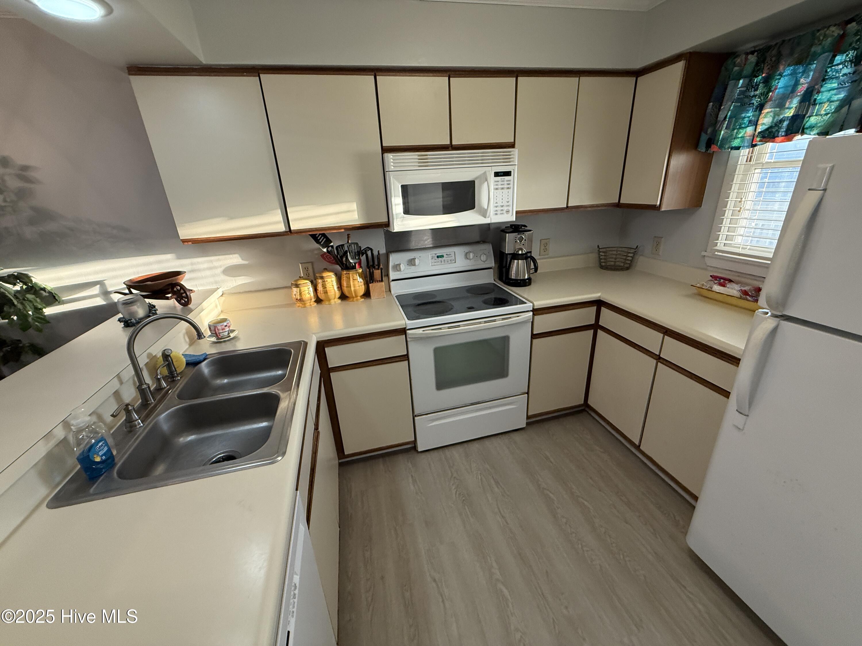 100542609 | Photo 11