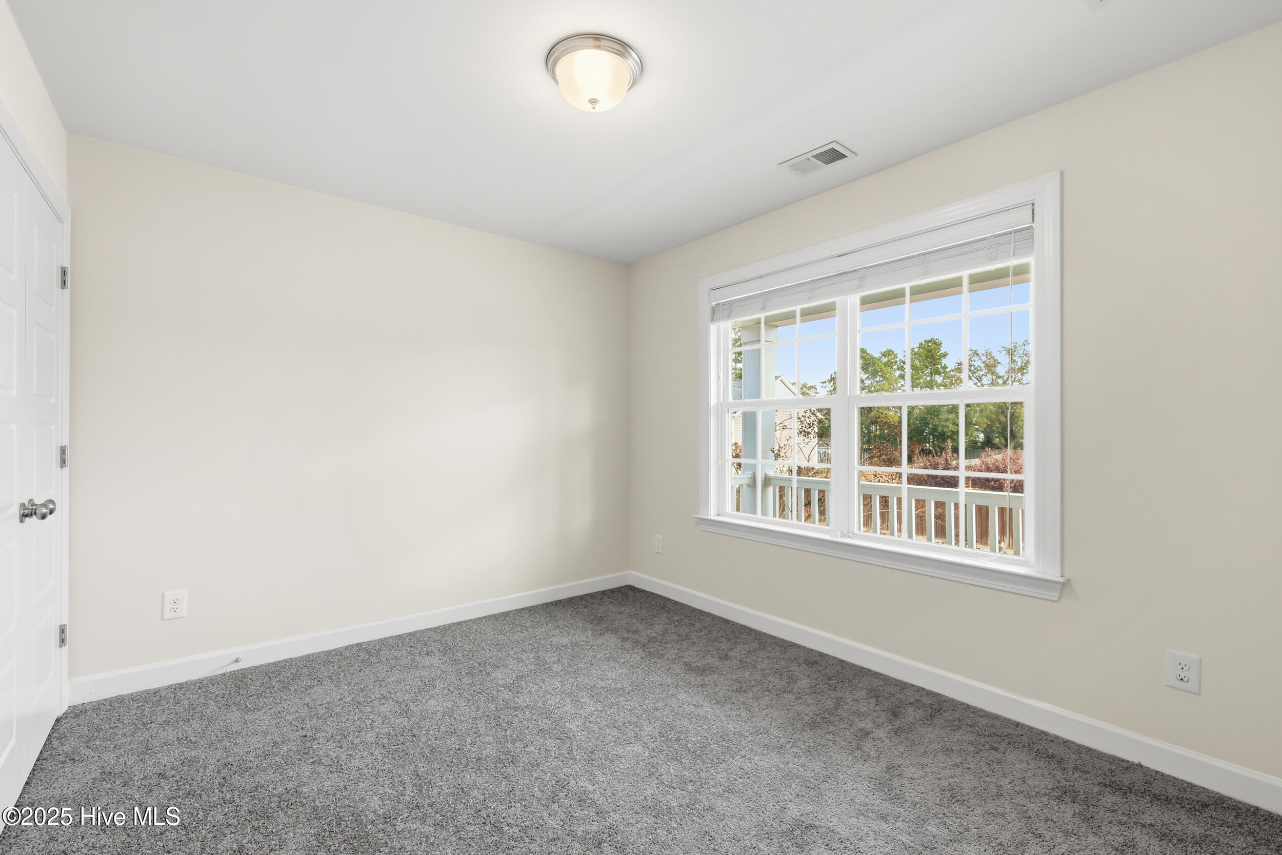 100541614 | Photo 25