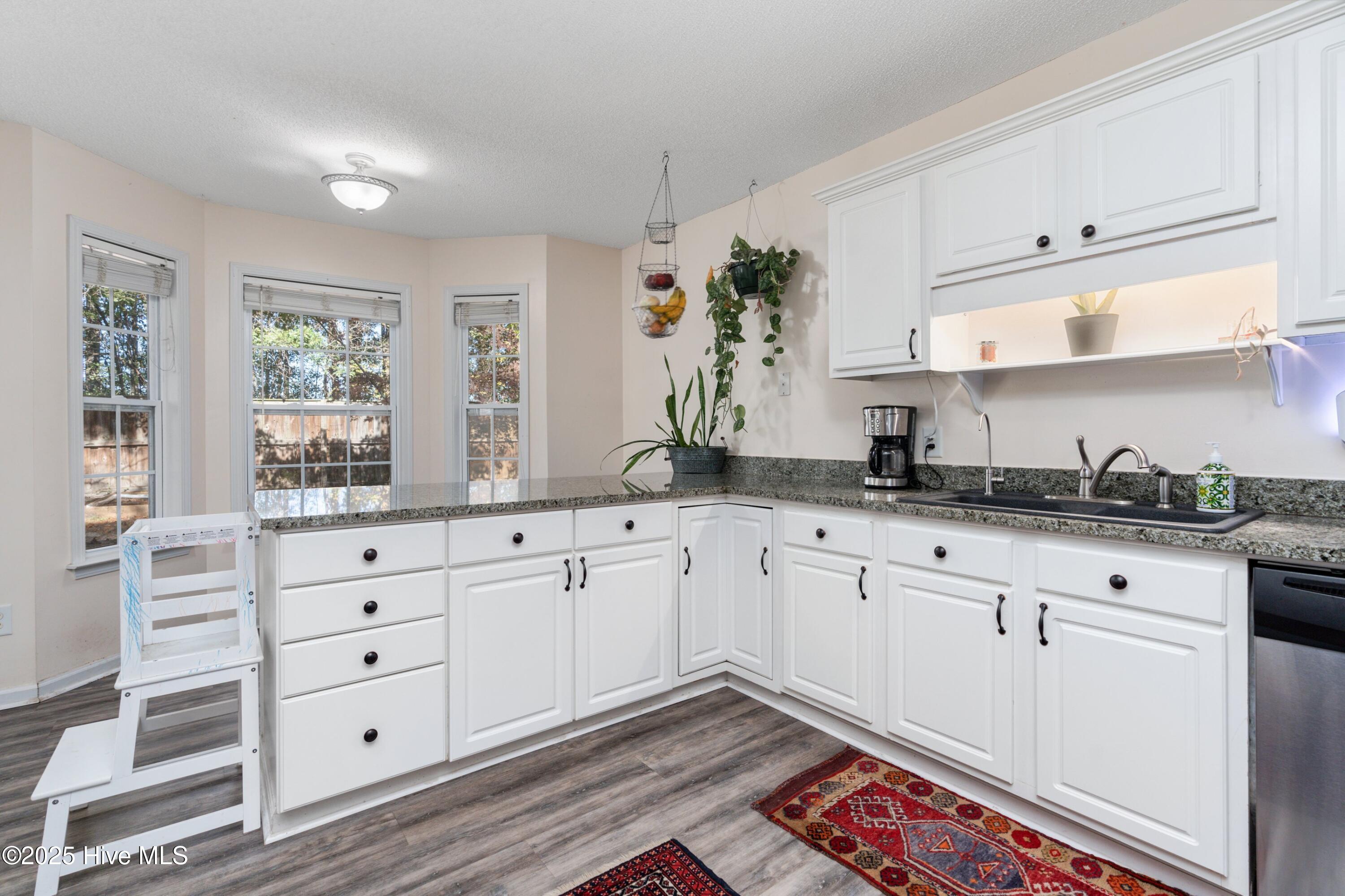 100565121 | Photo 17