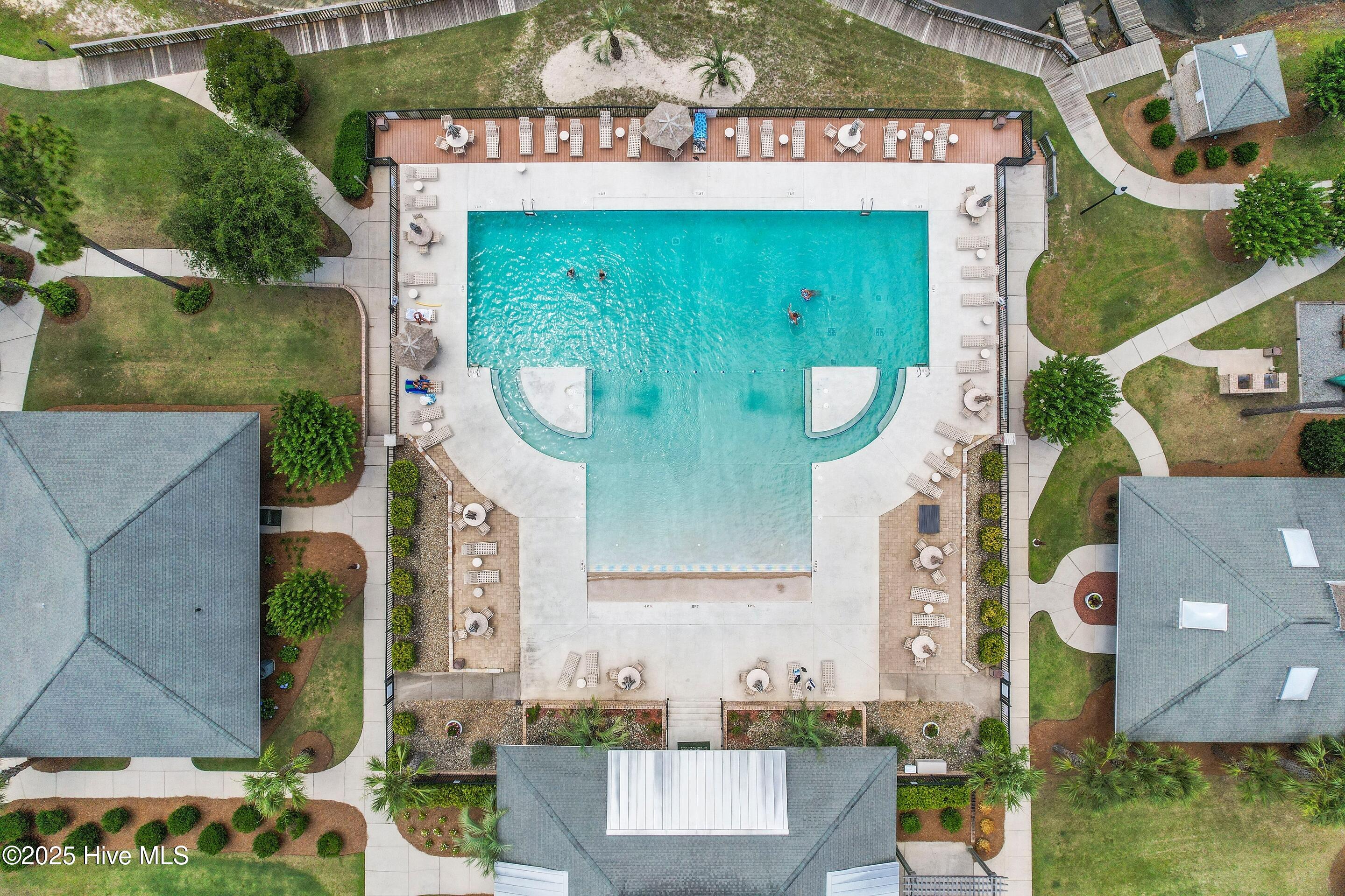 100527165 | Photo 46