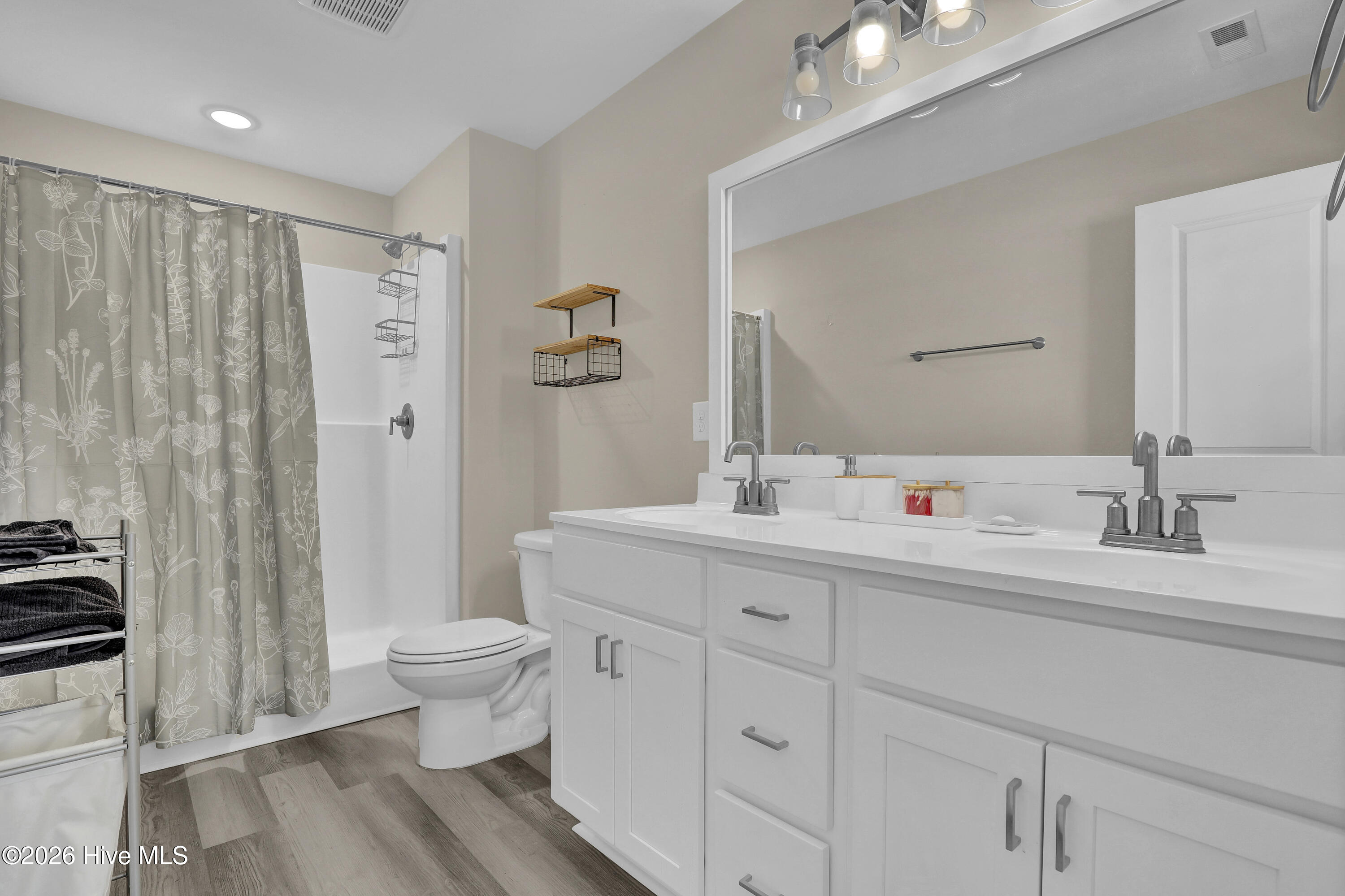 100564501 | Photo 30