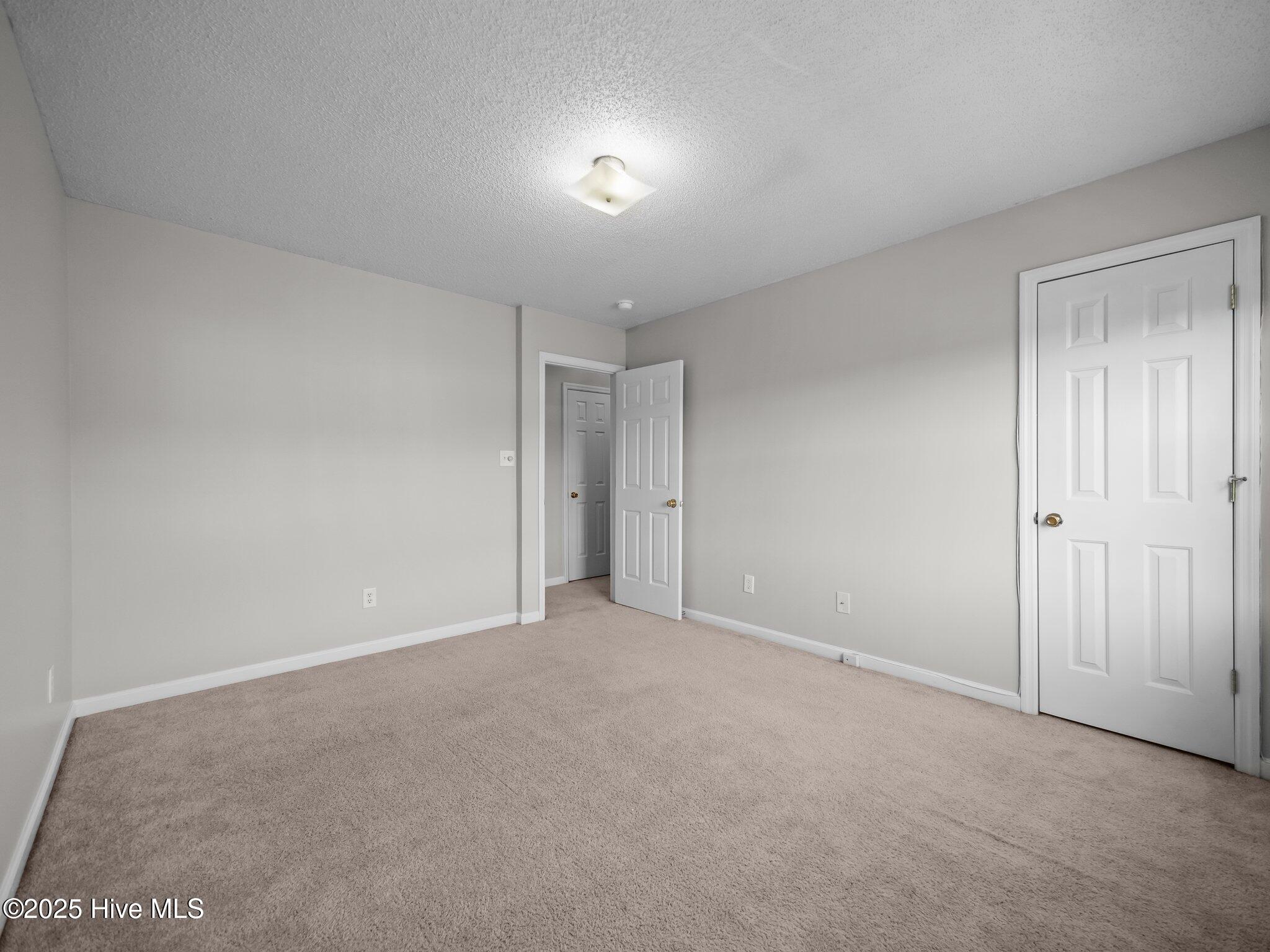 100570696 | Photo 18