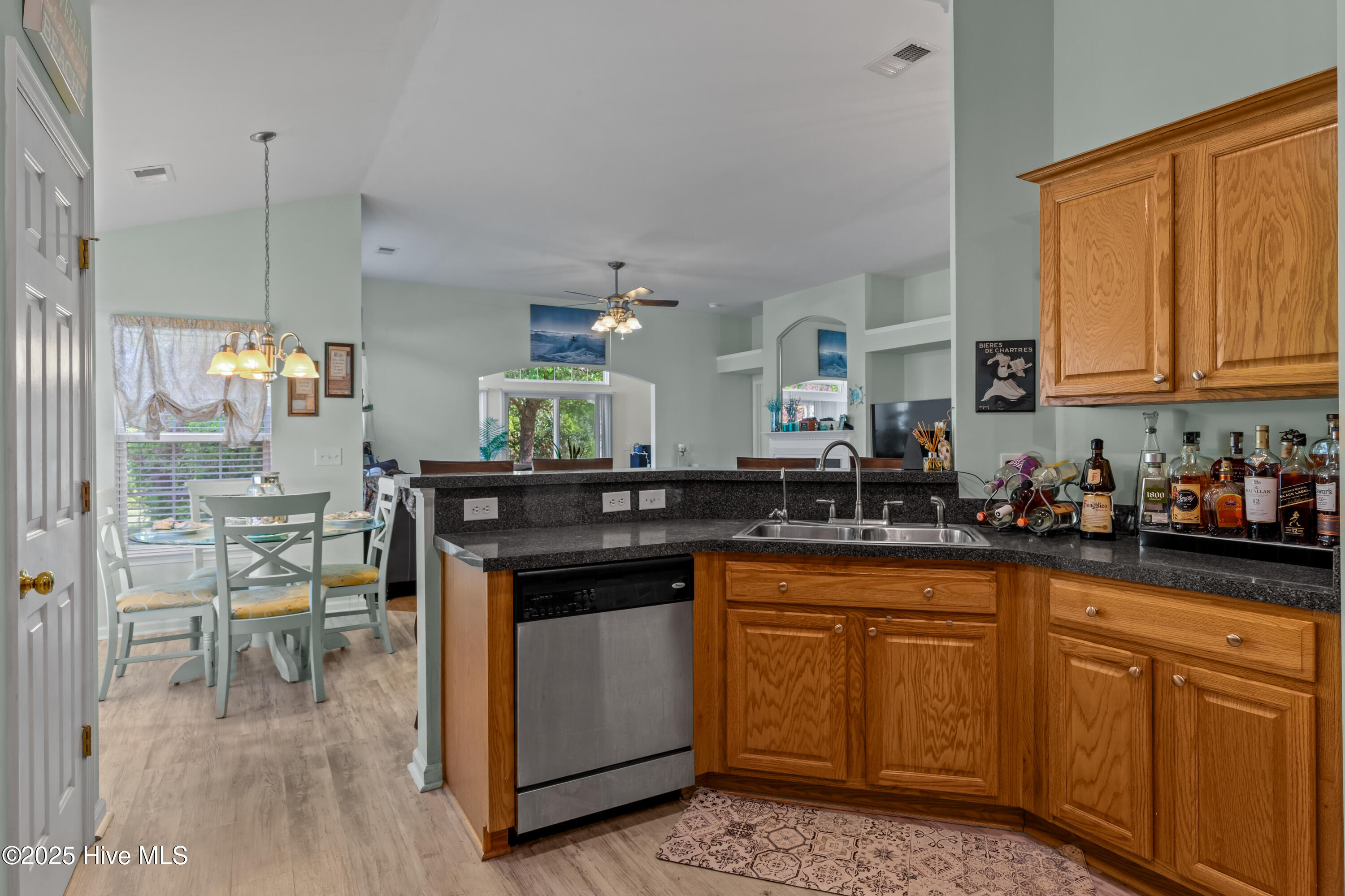 100502471 | Photo 25