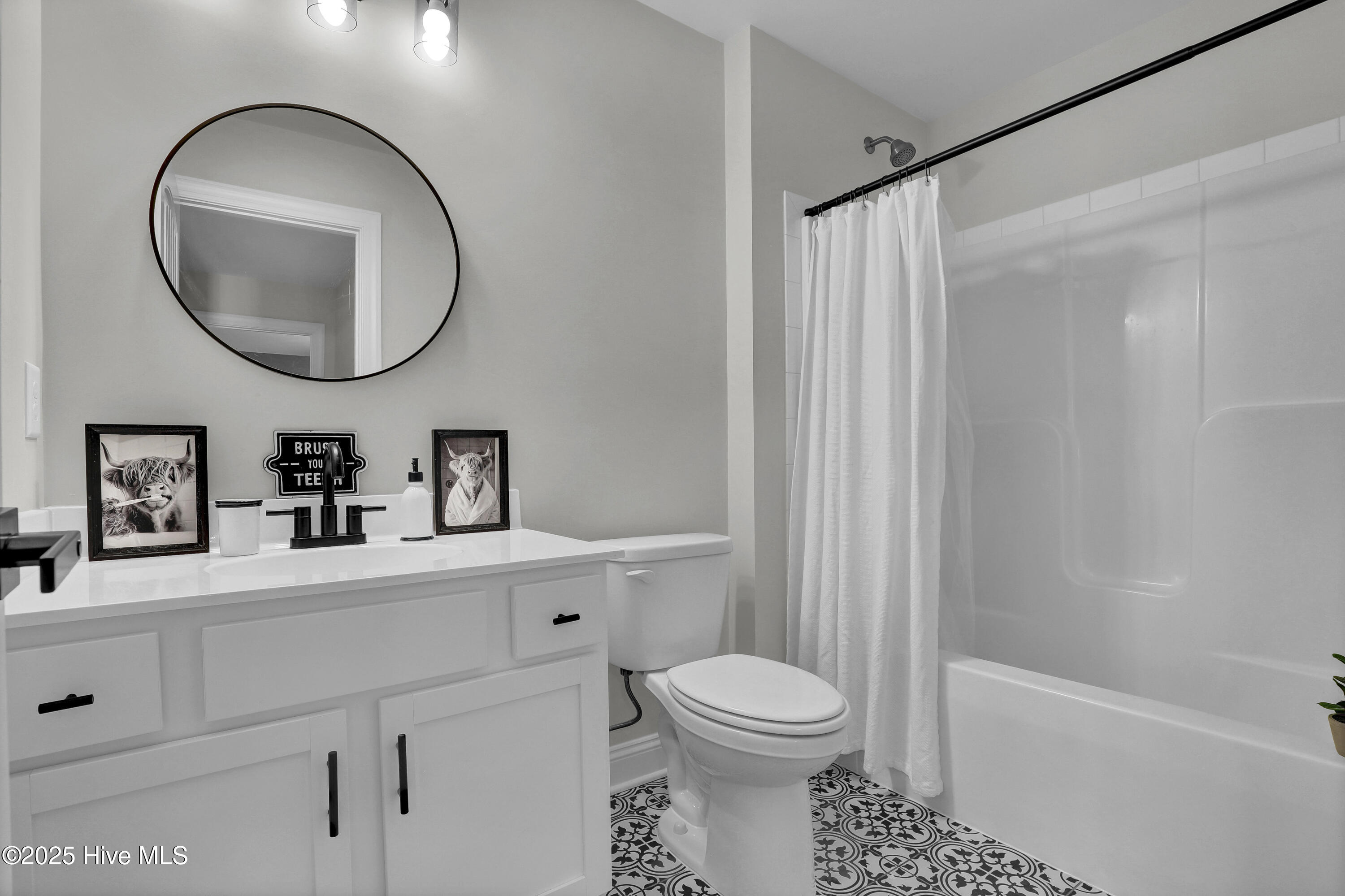 100546103 | Photo 30