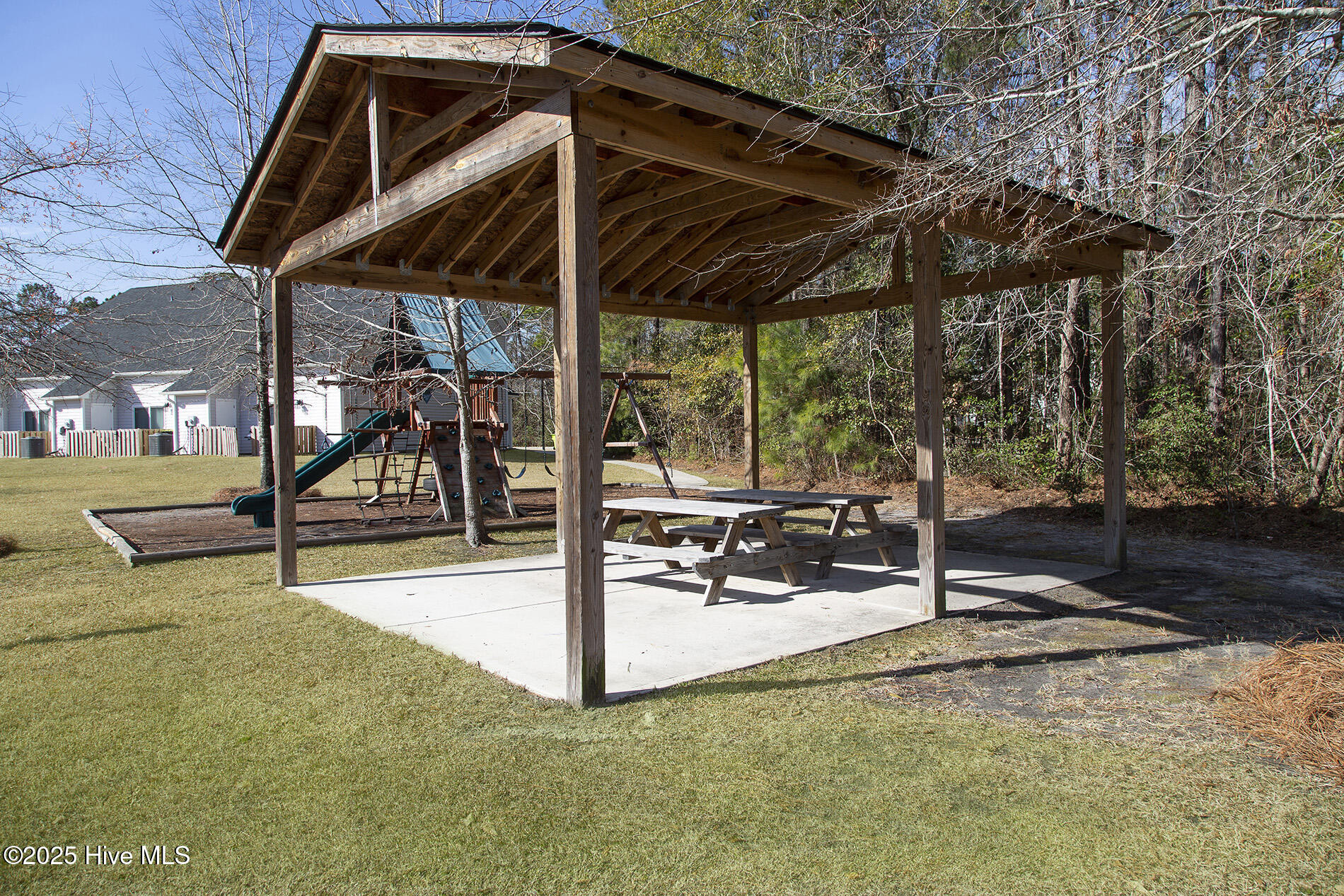 100526047 | Photo 39