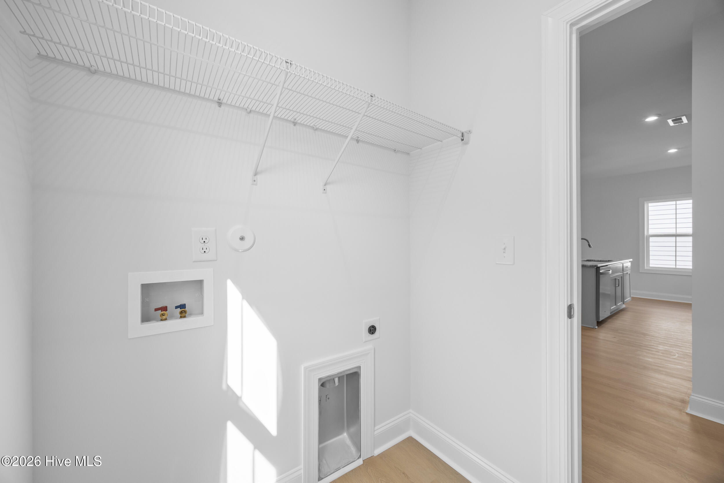 100527055 | Photo 16