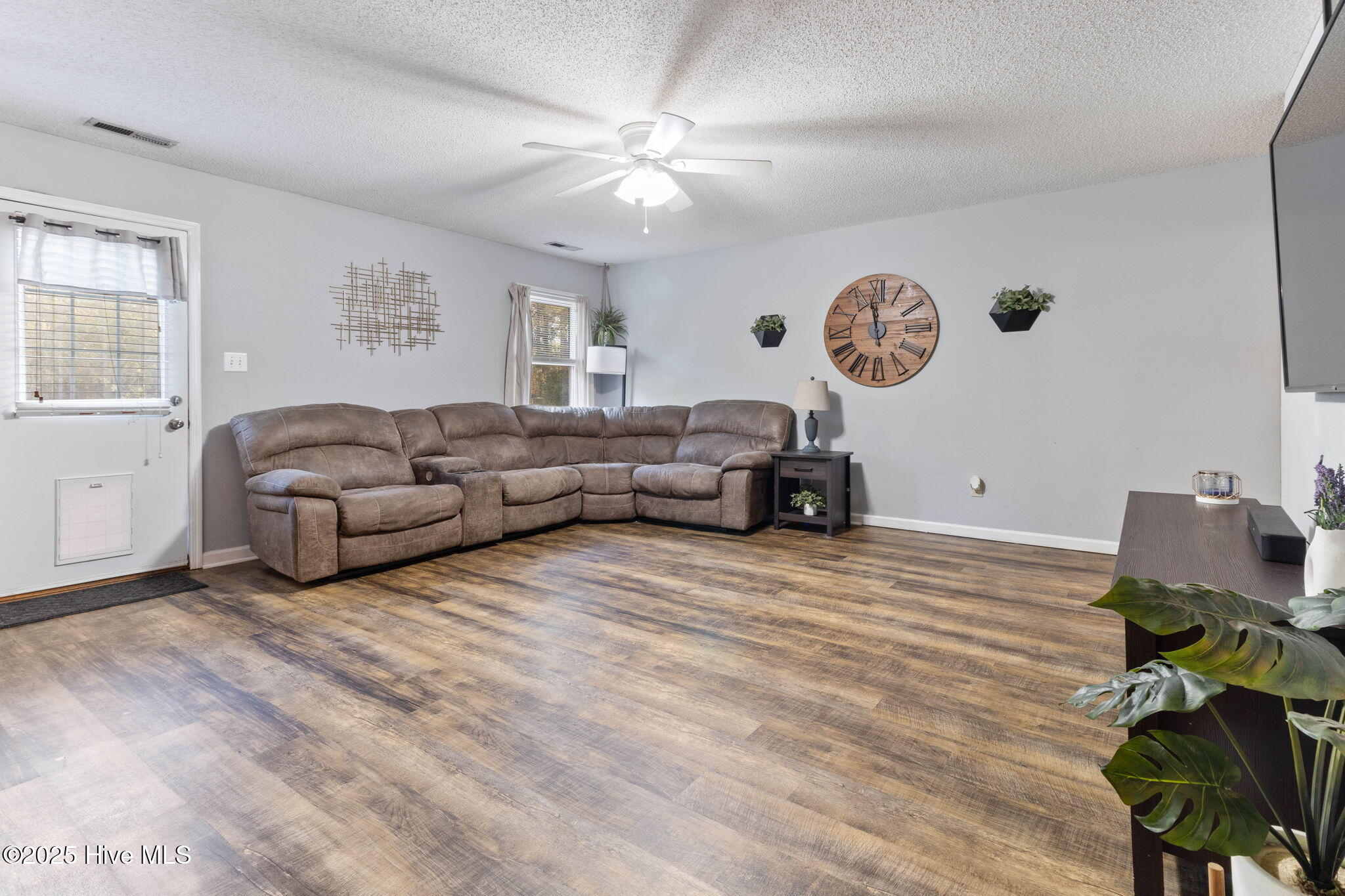 147 Liberty Park Road, Jacksonville, NC 28540 – photo 6: 6-web-or-mls-IMG_7180RE