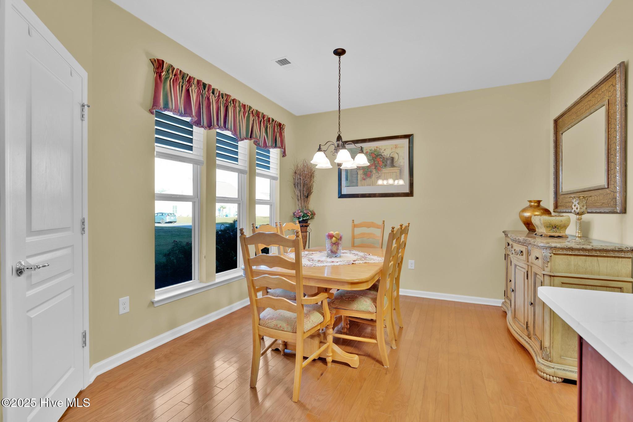 100540290 | Photo 13