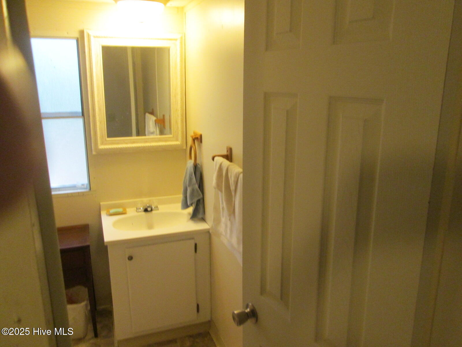 100537698 | Photo 14