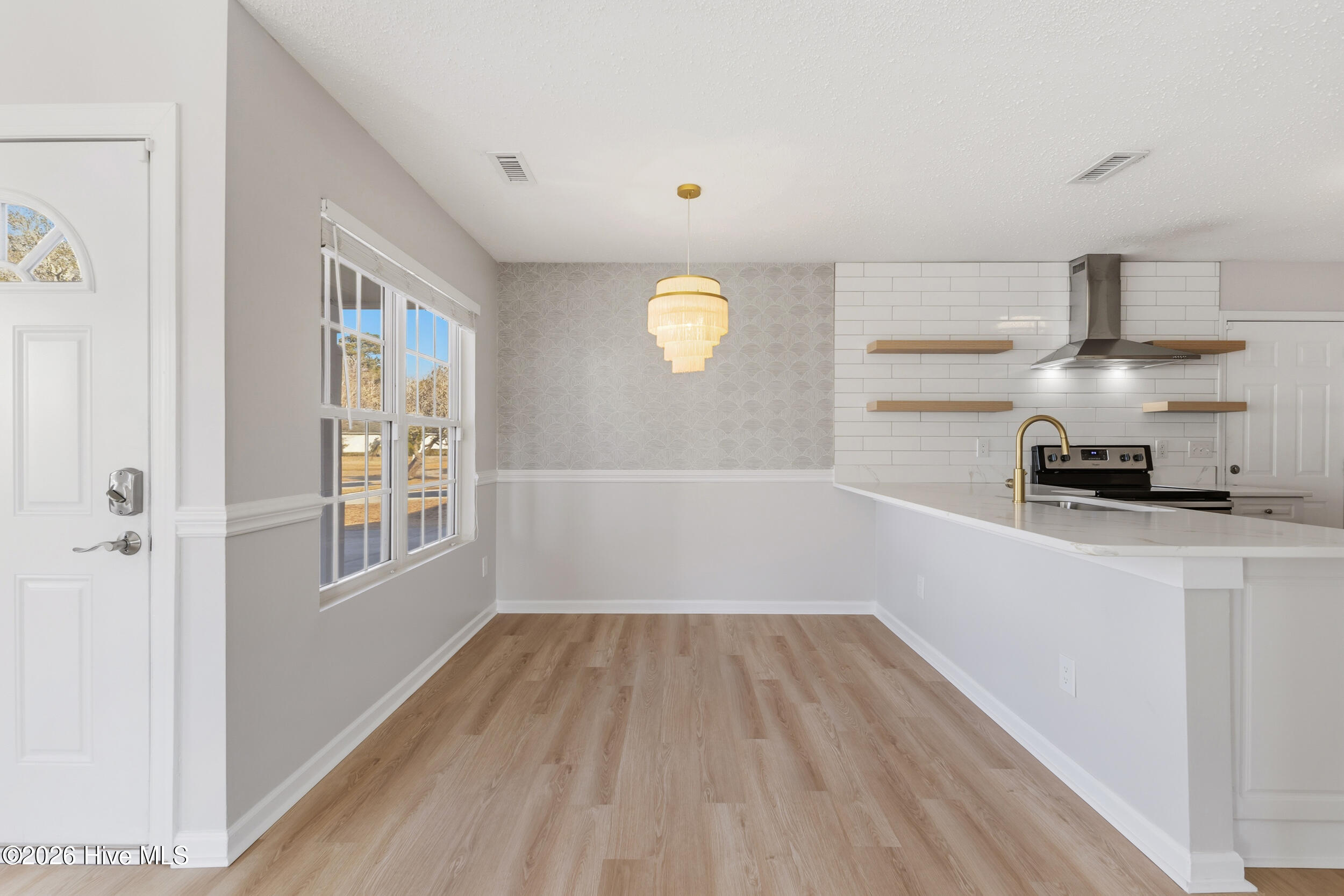 100553456 | Photo 14