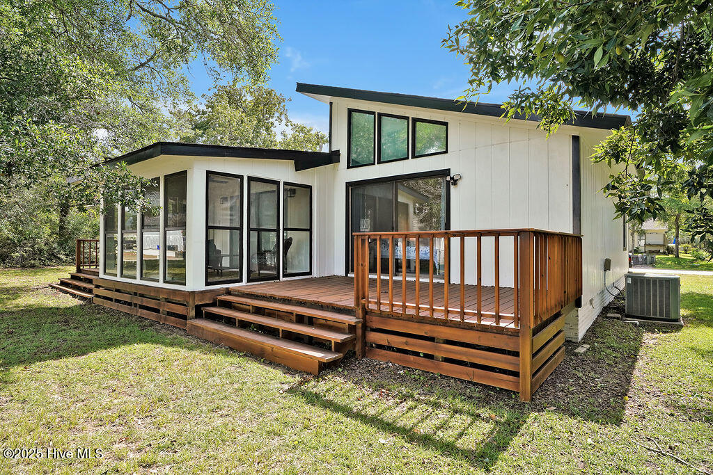 100570405 | Photo 42