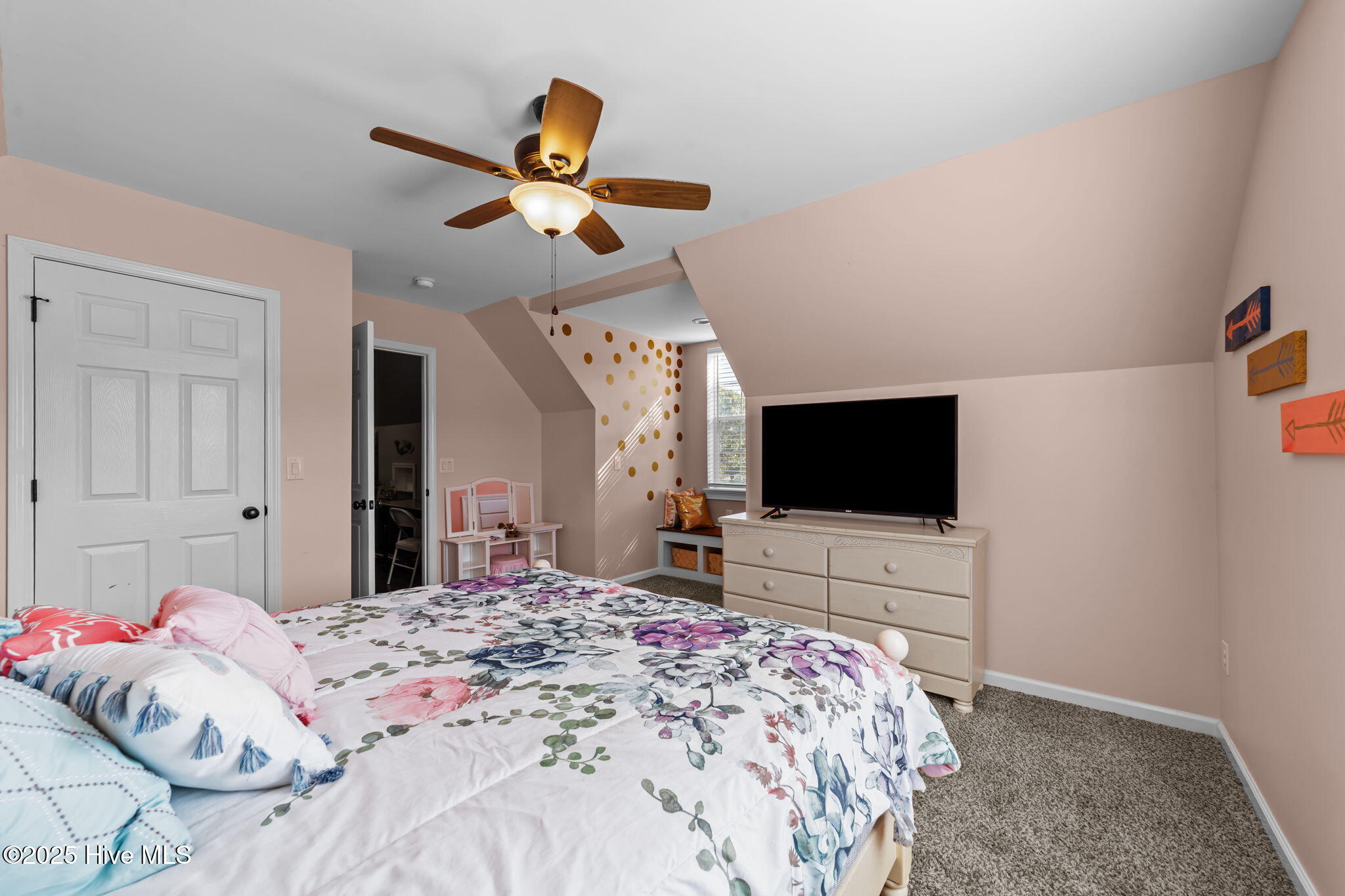 100533050 | Photo 24