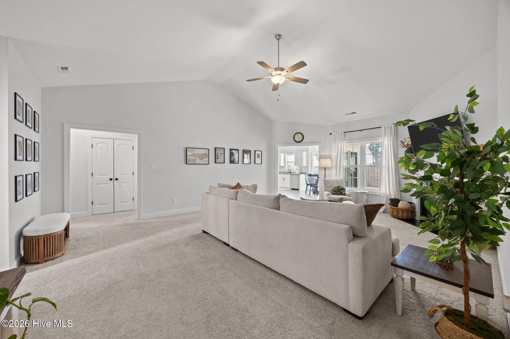 100556491 | Photo 12