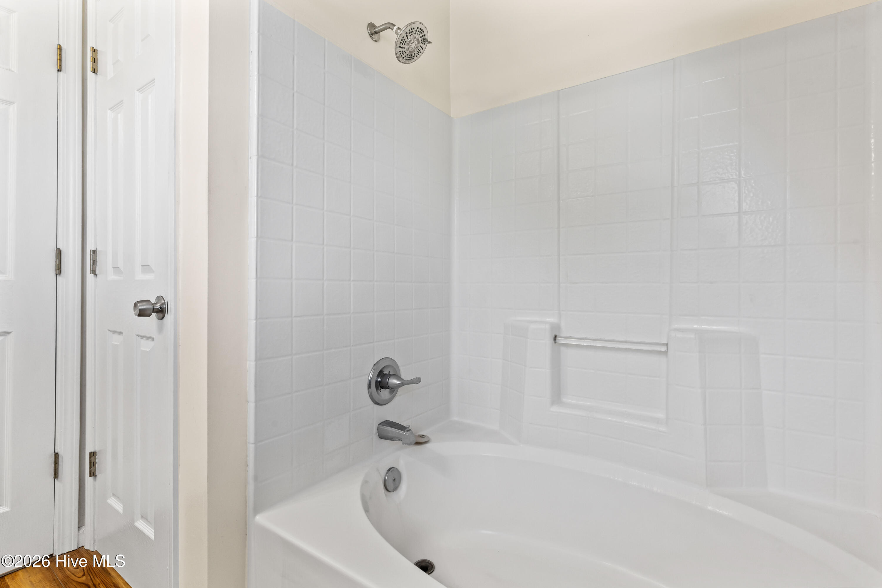 100564268 | Photo 16