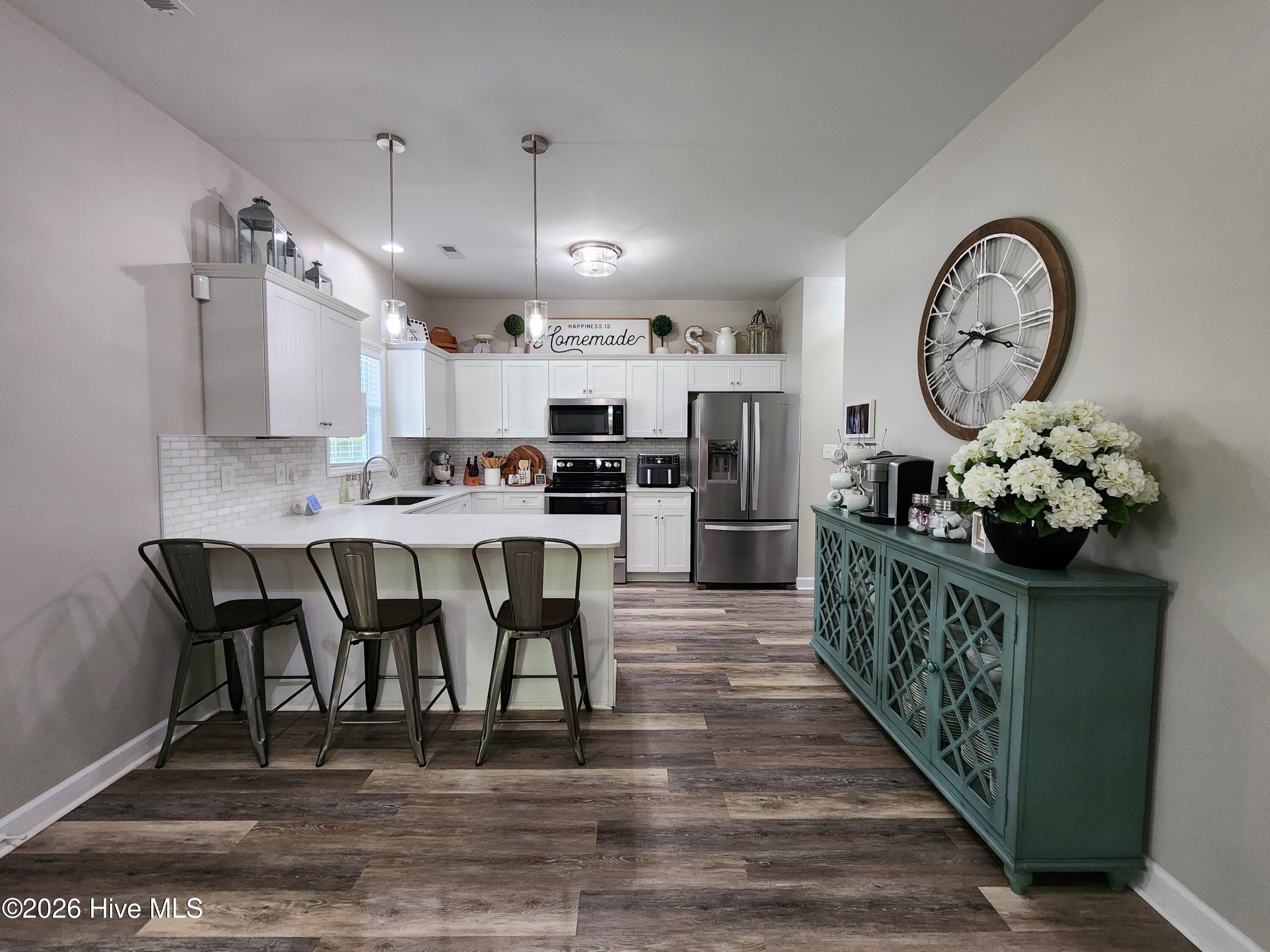 100570364 | Photo 11