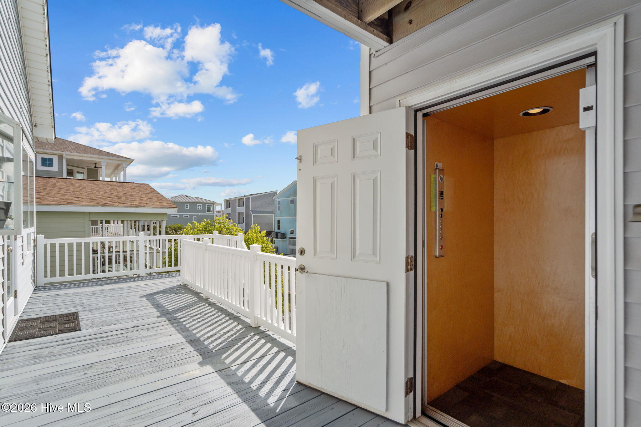 100562748 | Photo 53