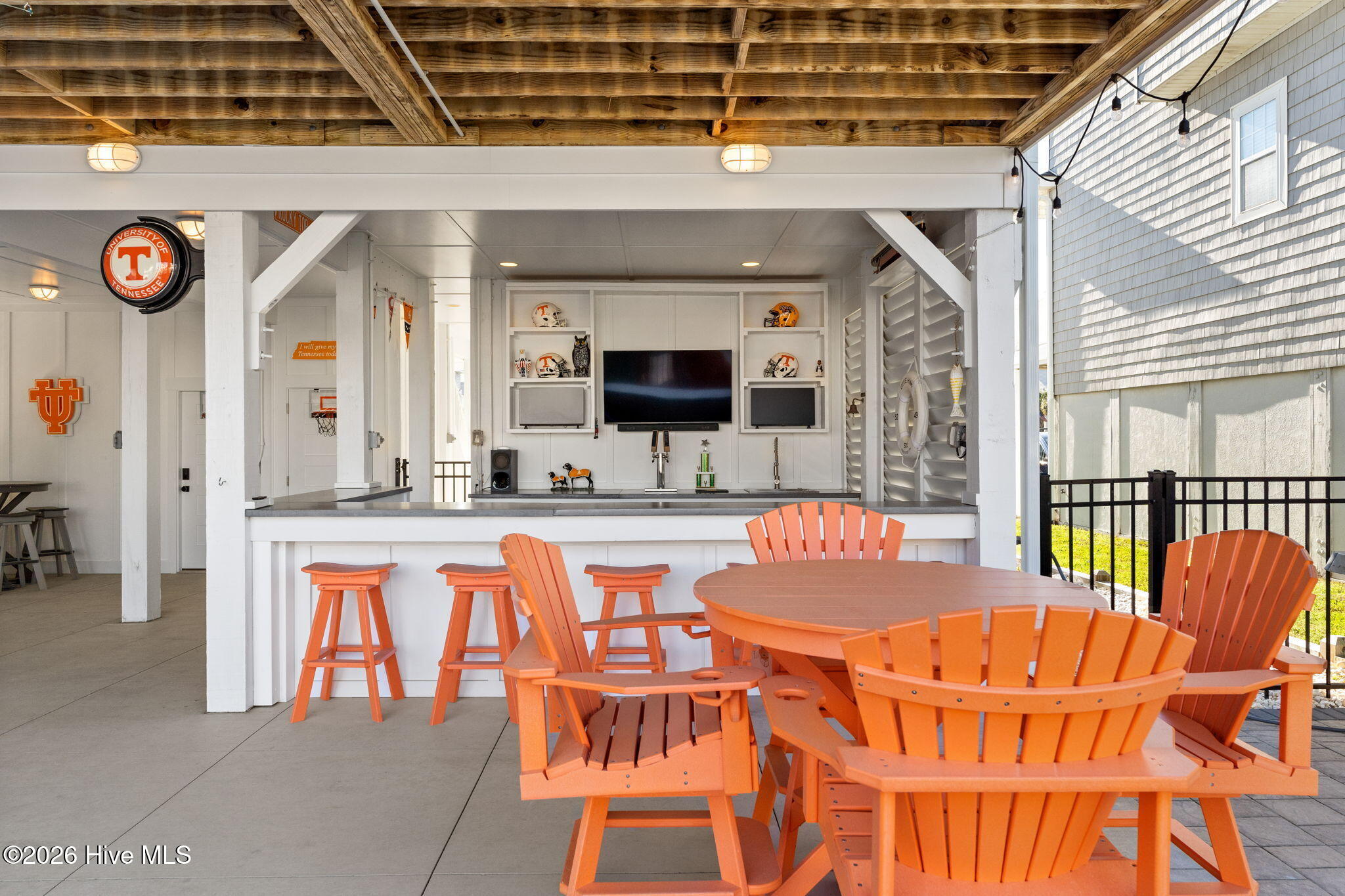 100562376 | Photo 43