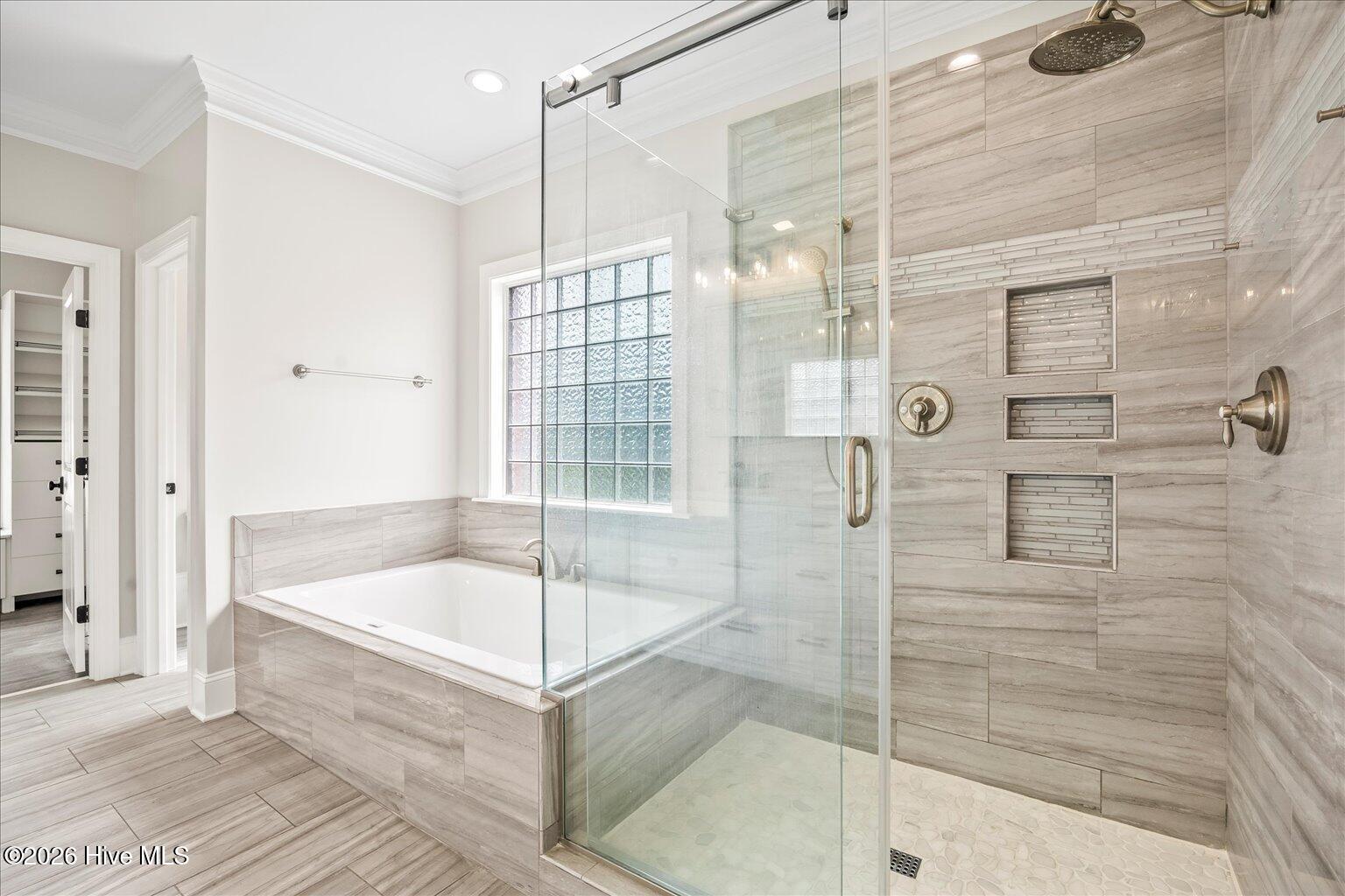 100560992 | Photo 21