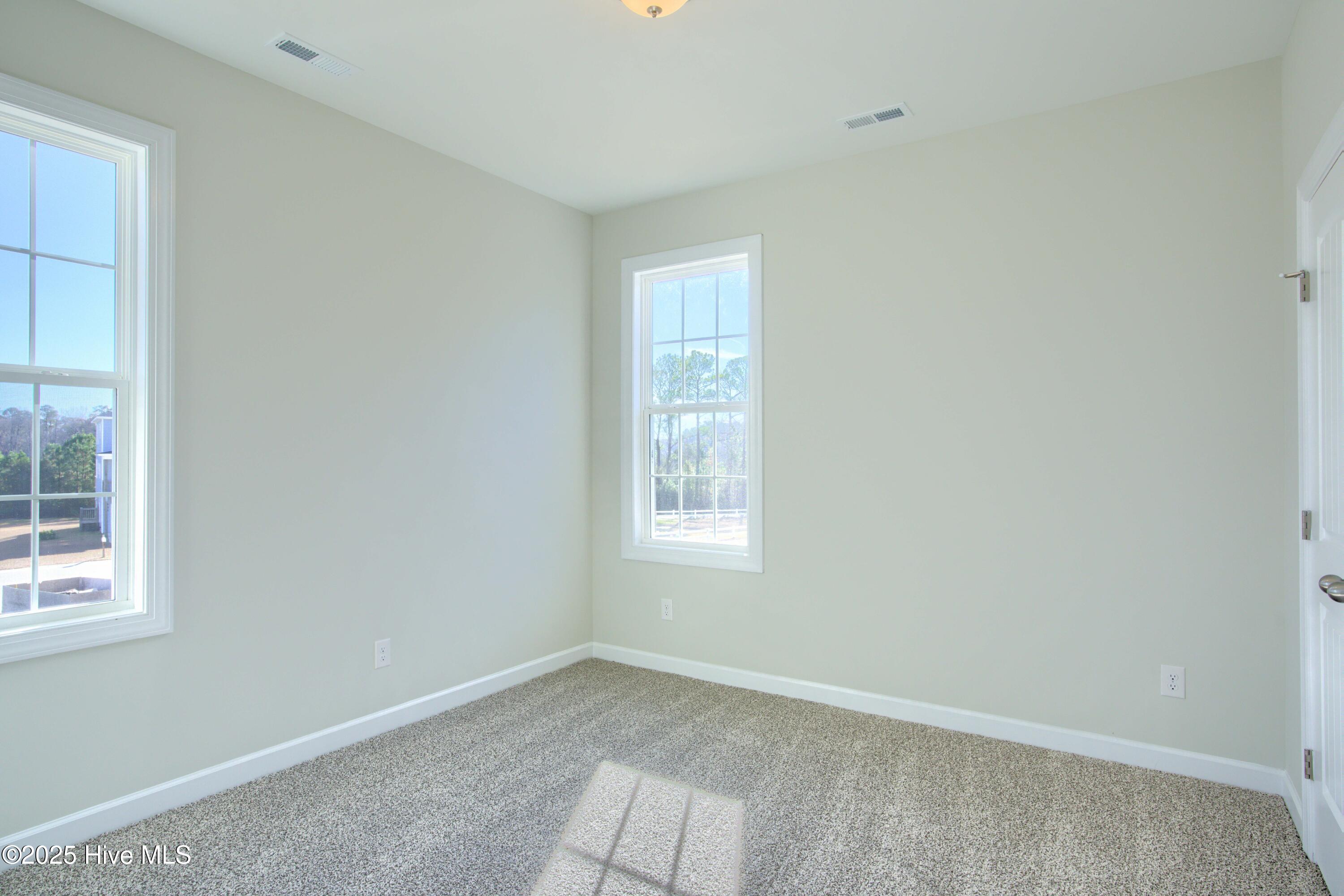 100527049 | Photo 27