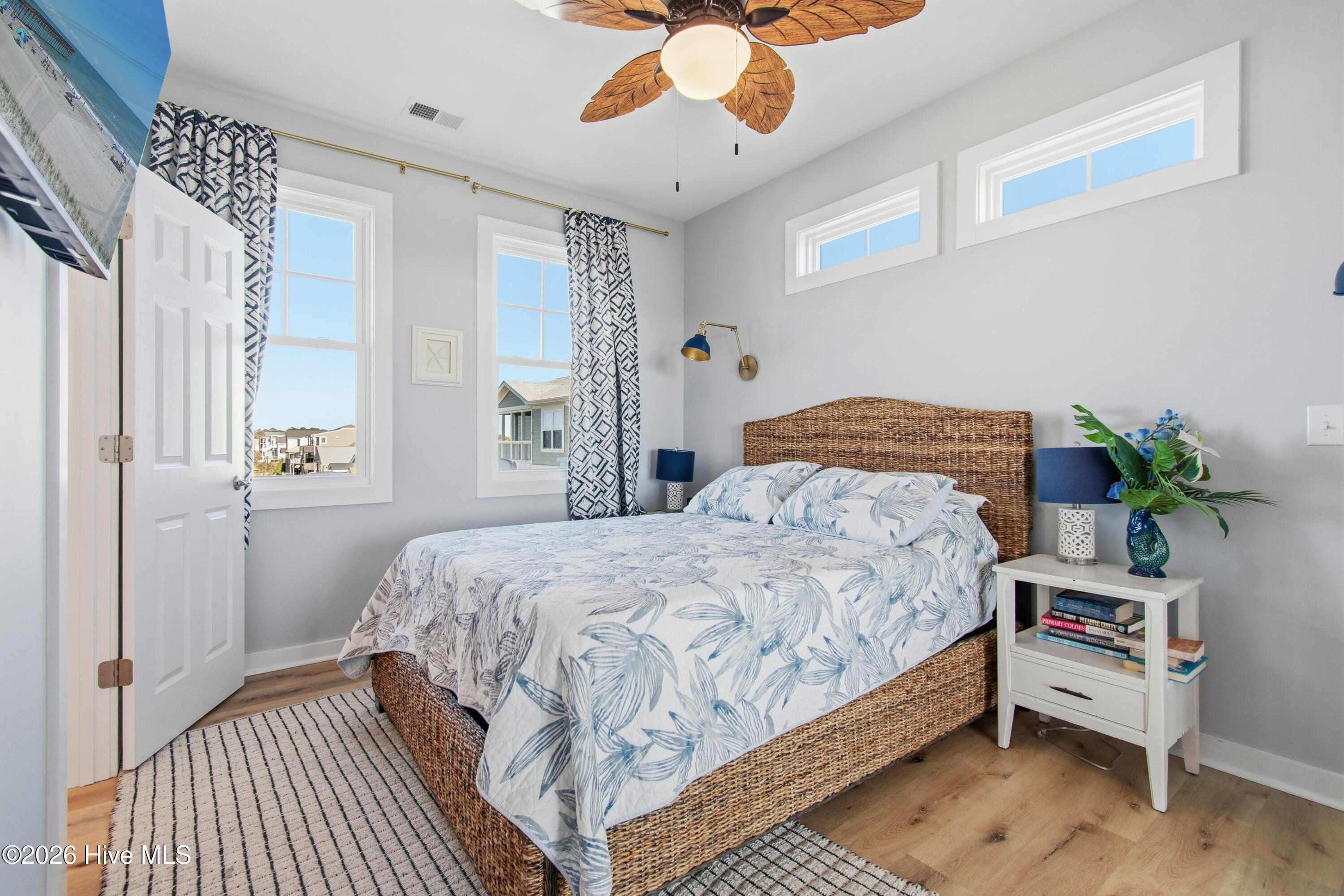 100547553 | Photo 51