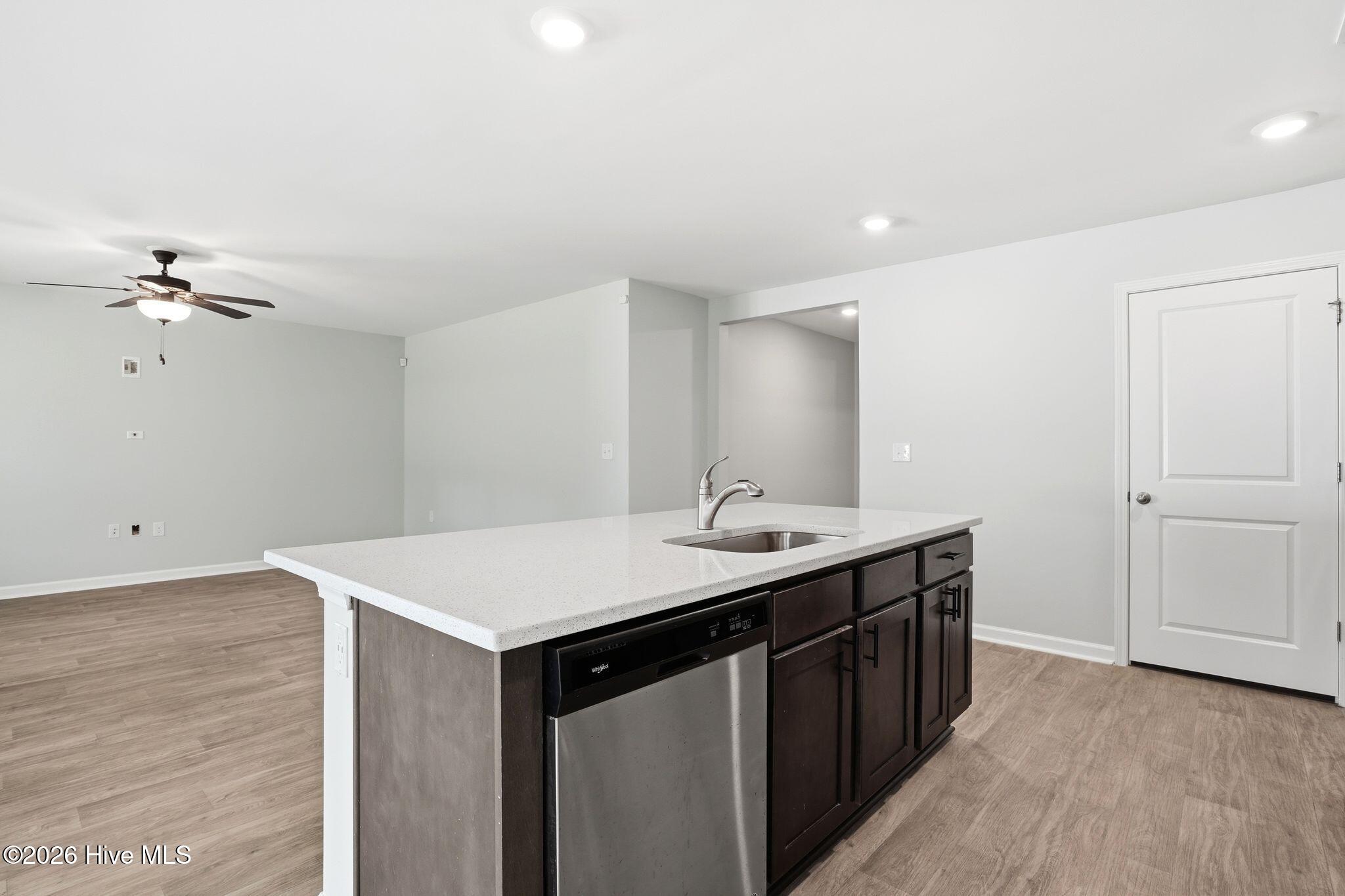 100558624 | Photo 27