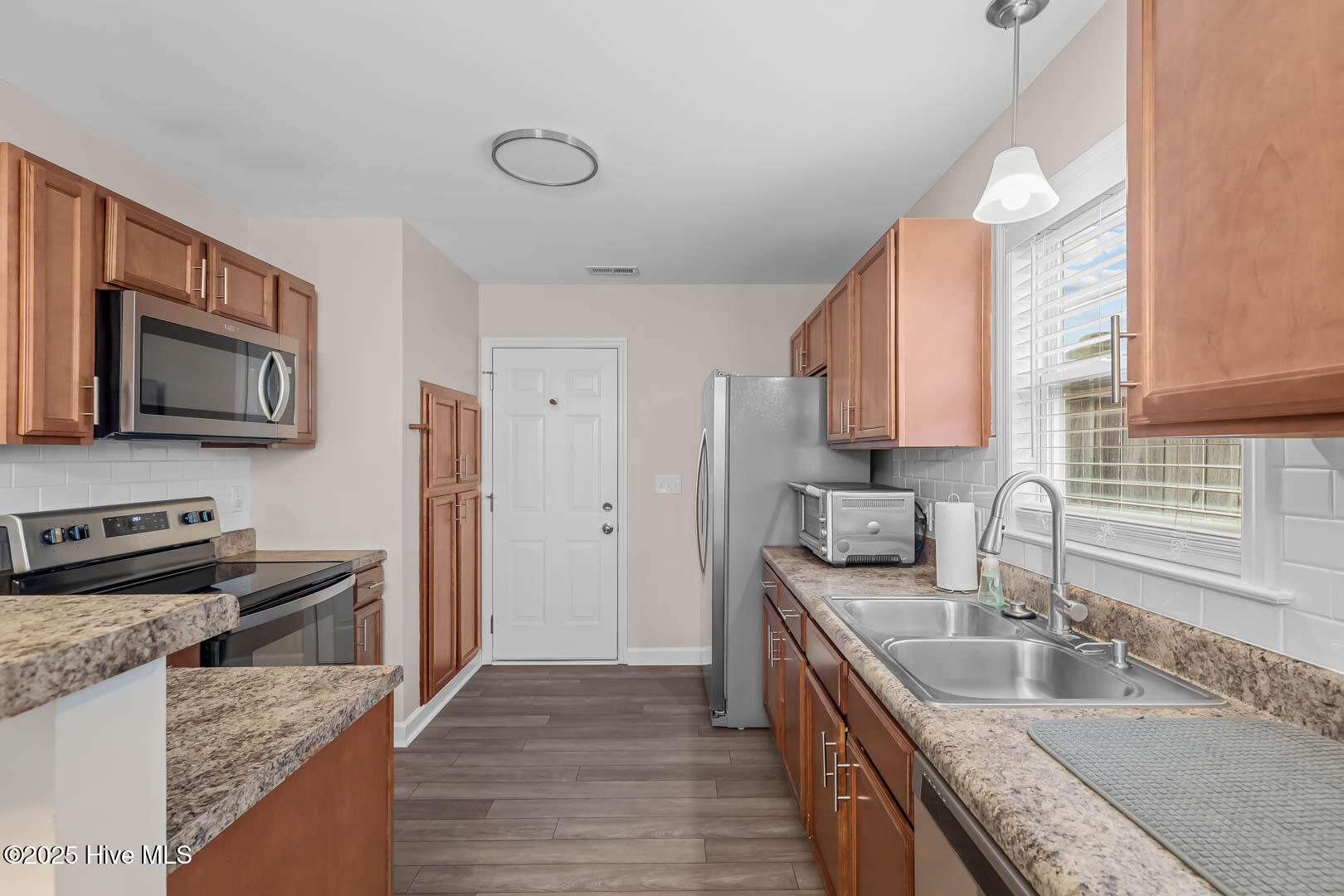 100541286 | Photo 14