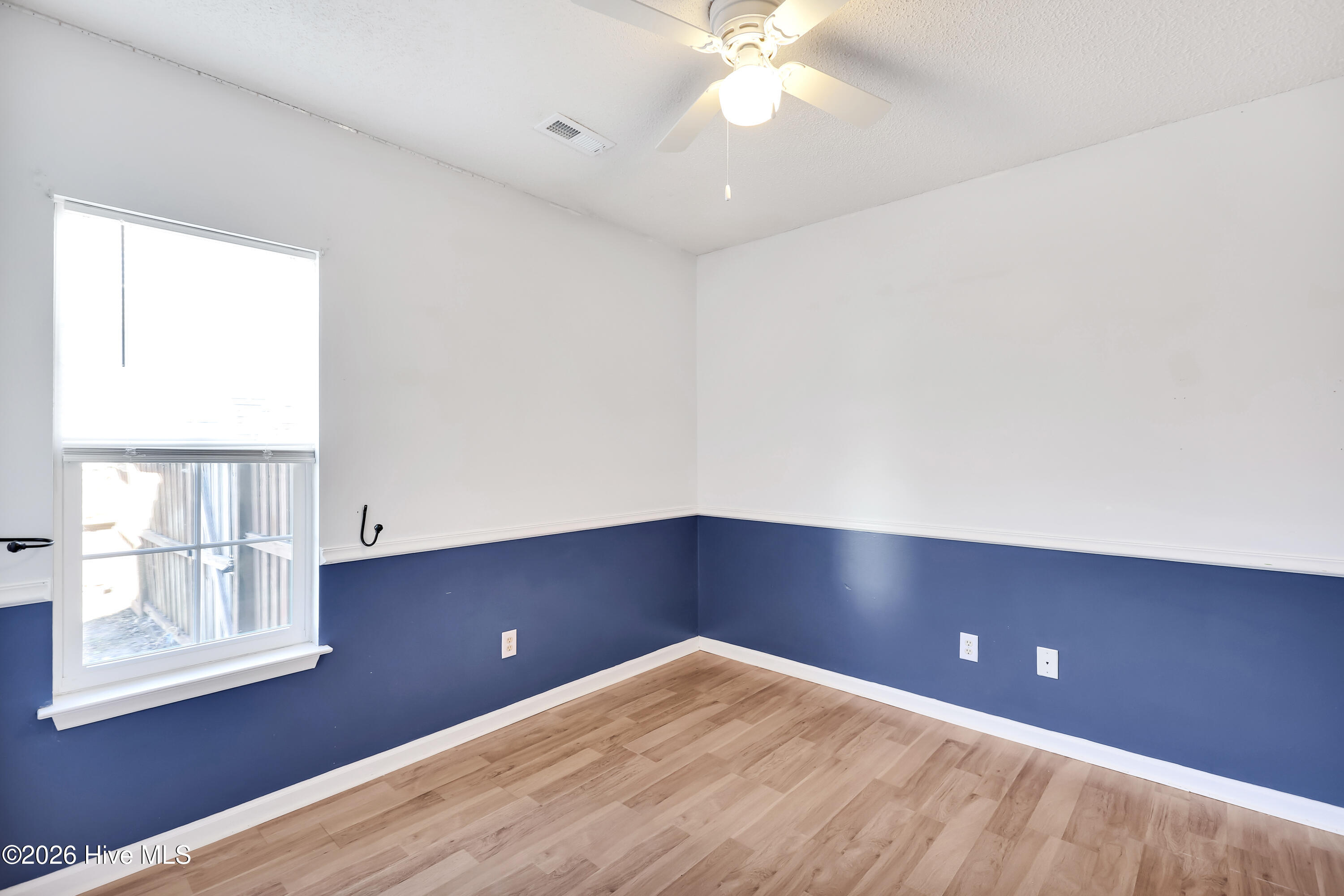 100550407 | Photo 23