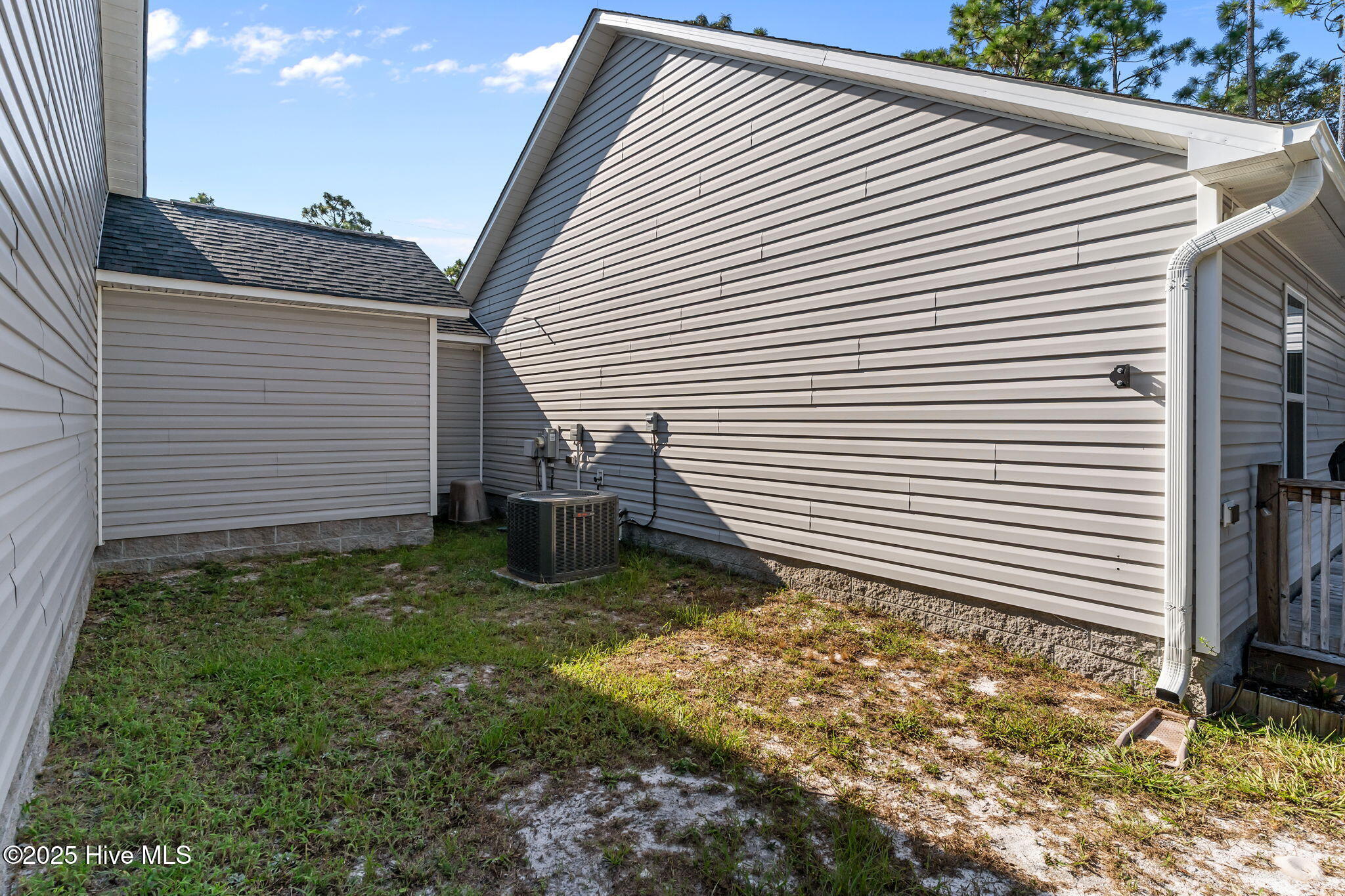 100530347 | Photo 51